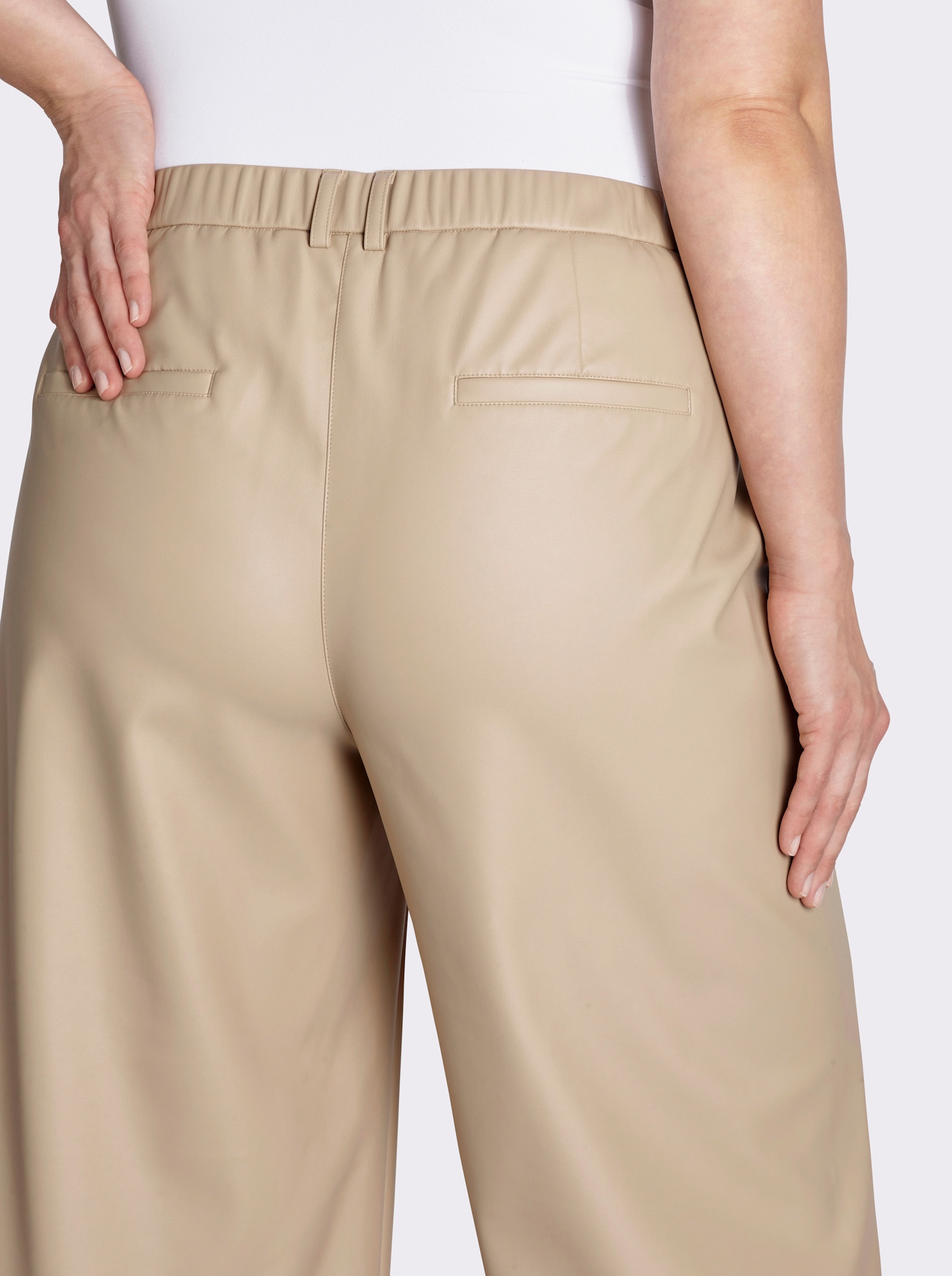 sheego Imitatieleren broek in 7/8-lengte - beige