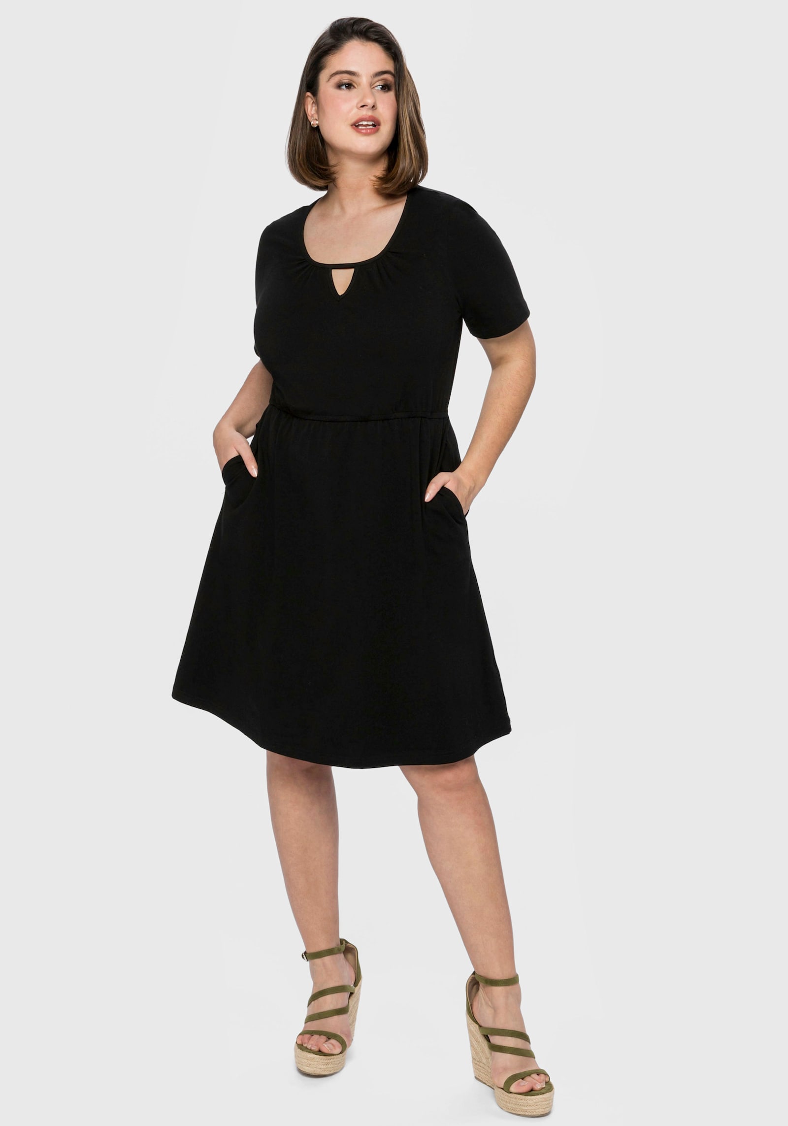 sheego Jerseykleid mit Cut-out am Ausschnitt - schwarz