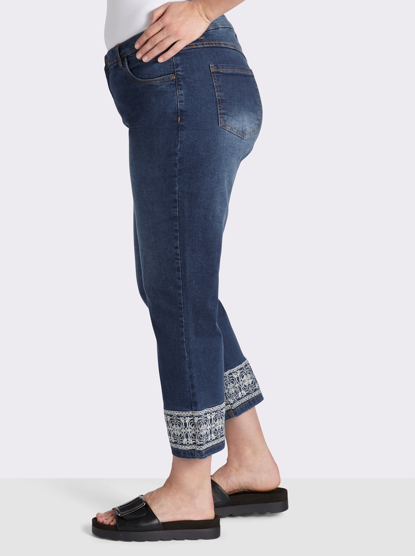 7/8-Jeans mit Stickerei am Beinabschluss - blue-stone-washed