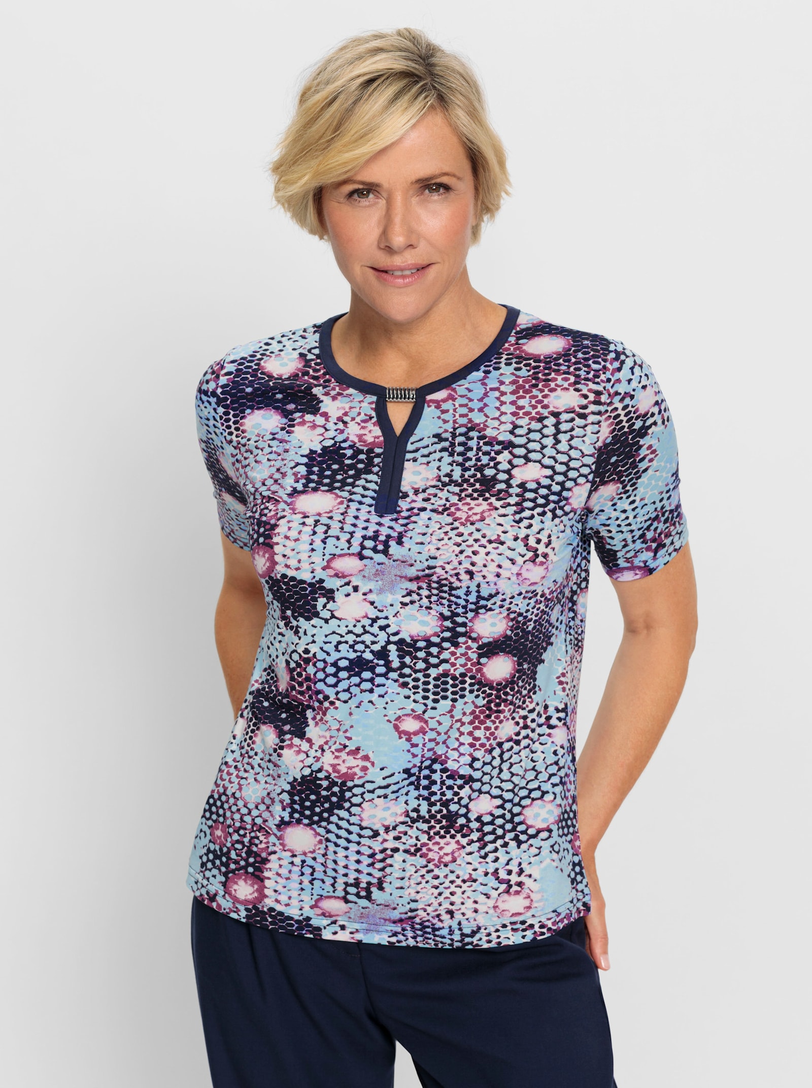 Rundhalsshirt mit silberfarbener Zierschnalle - aquamarin-marine-bedruckt