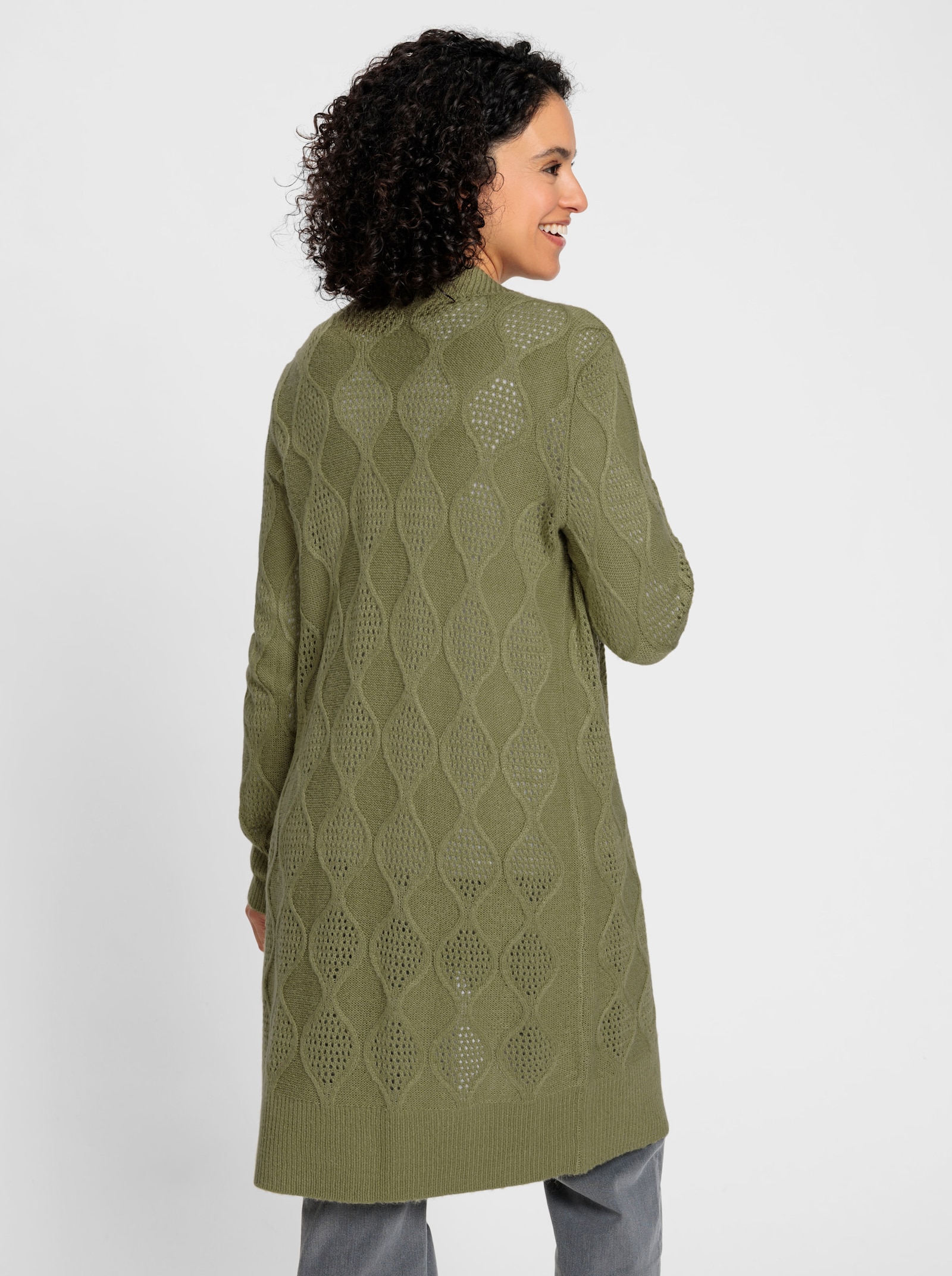 Longstrickjacke in Ajour- und Linkststrick-Muster - schilf