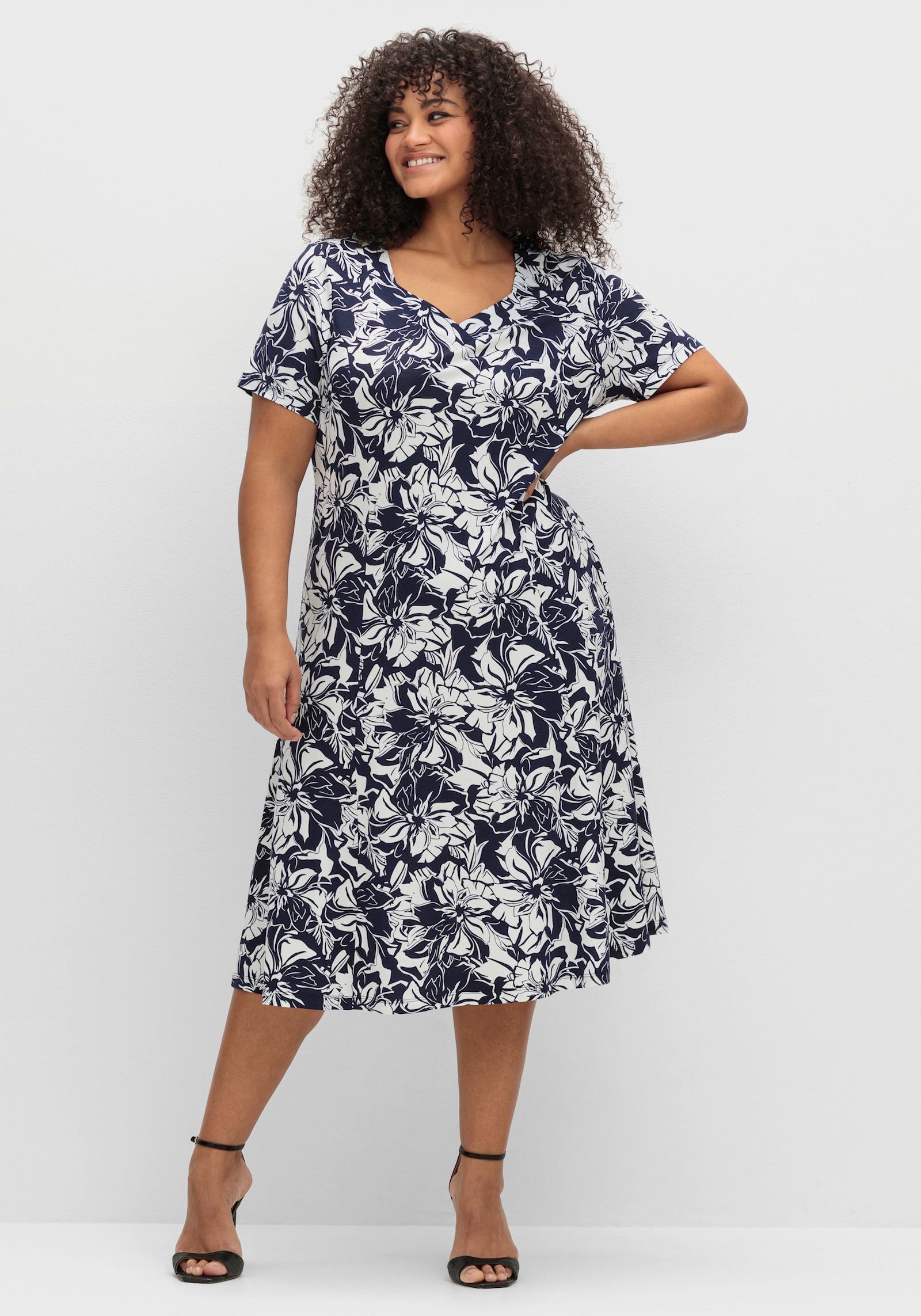 Jerseykleid in leicht ausgestellter Form - marine-ecru-bedruckt