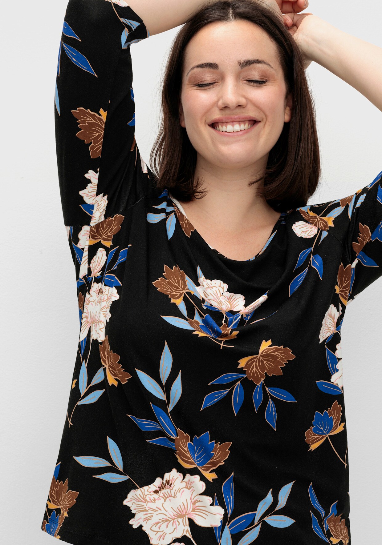 Print-Shirt mit floralem Muster - royalblau-ocker-bedruckt