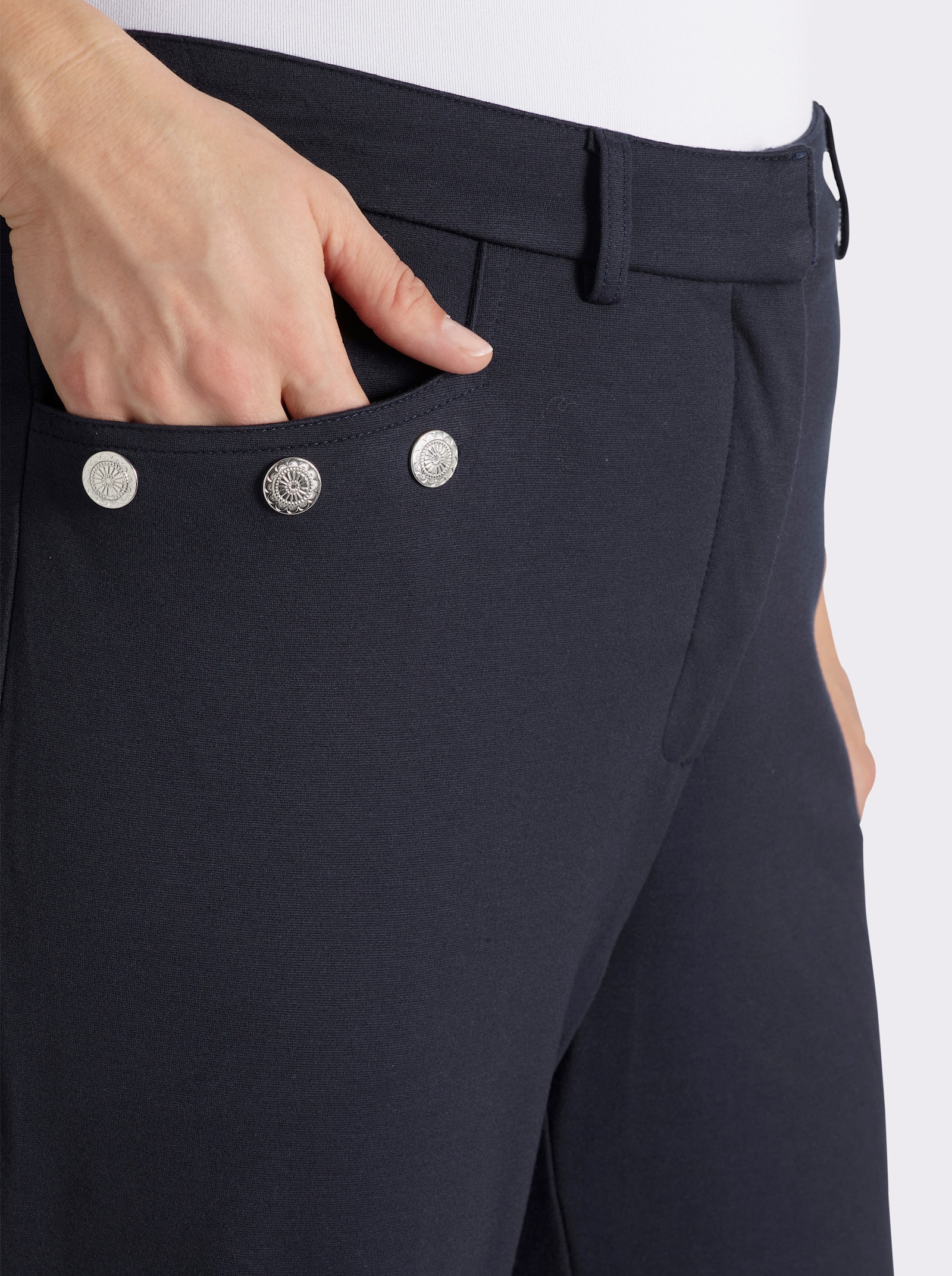 sheego Hose in gerader Beinform, mit Zierknöpfen - tiefblau