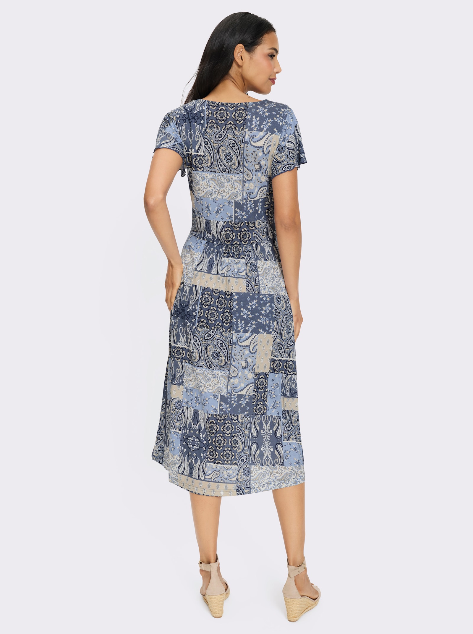 Jerseykleid mit ausgestelltem Rockteil - bleu-sand-bedruckt