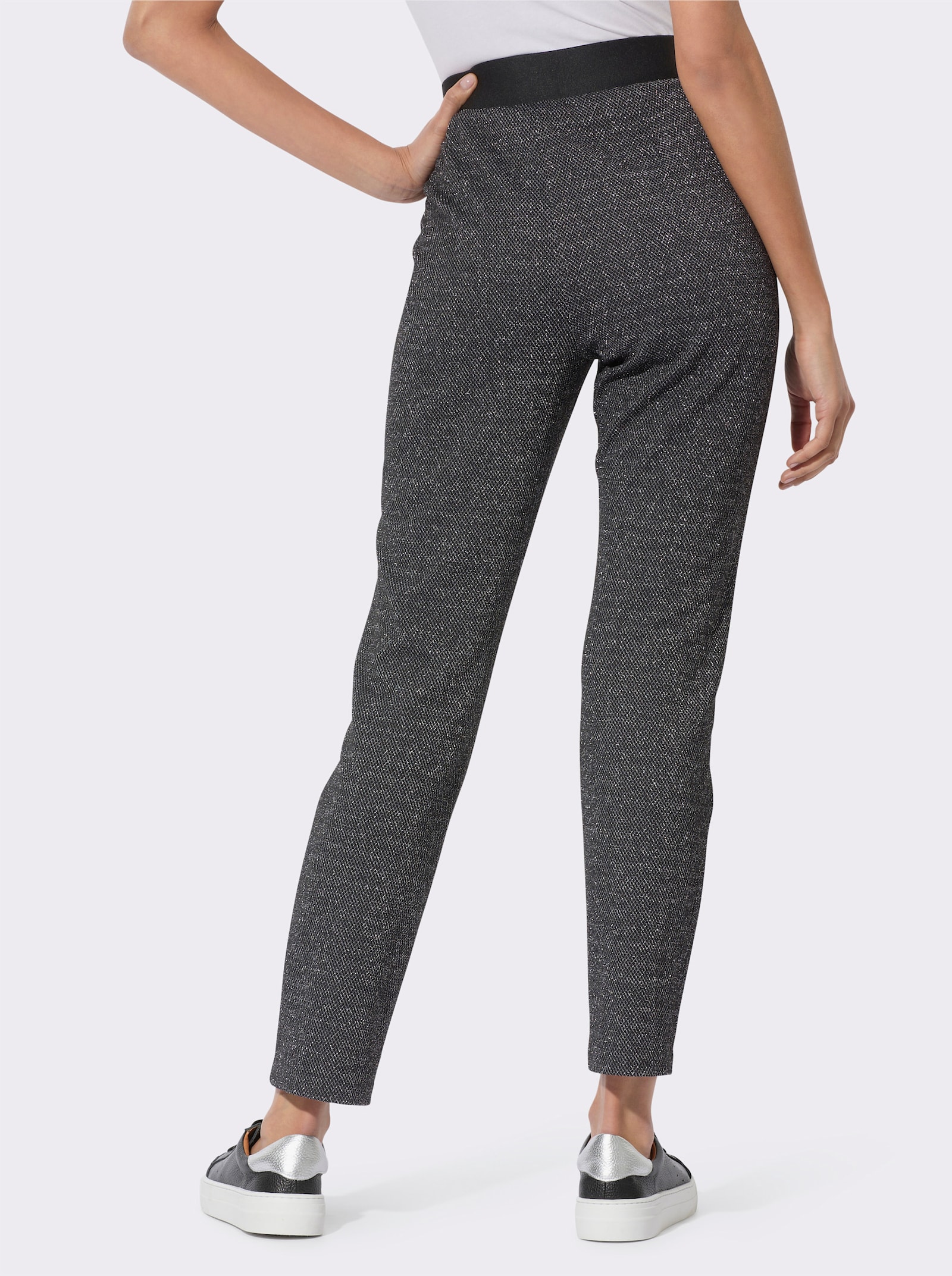 Jogg Pants mit Glanzgarnen - schwarz-silberfarben-gemustert