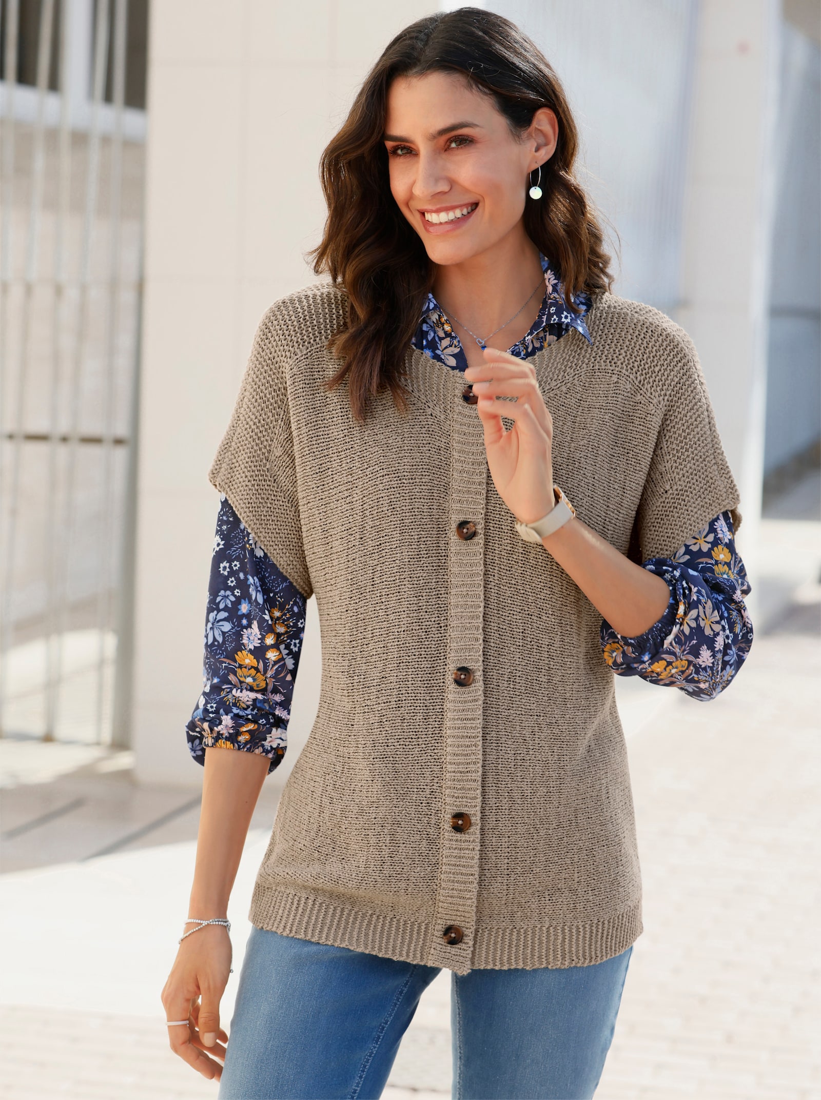 Pullunder mit Zierknopfleiste - sesam