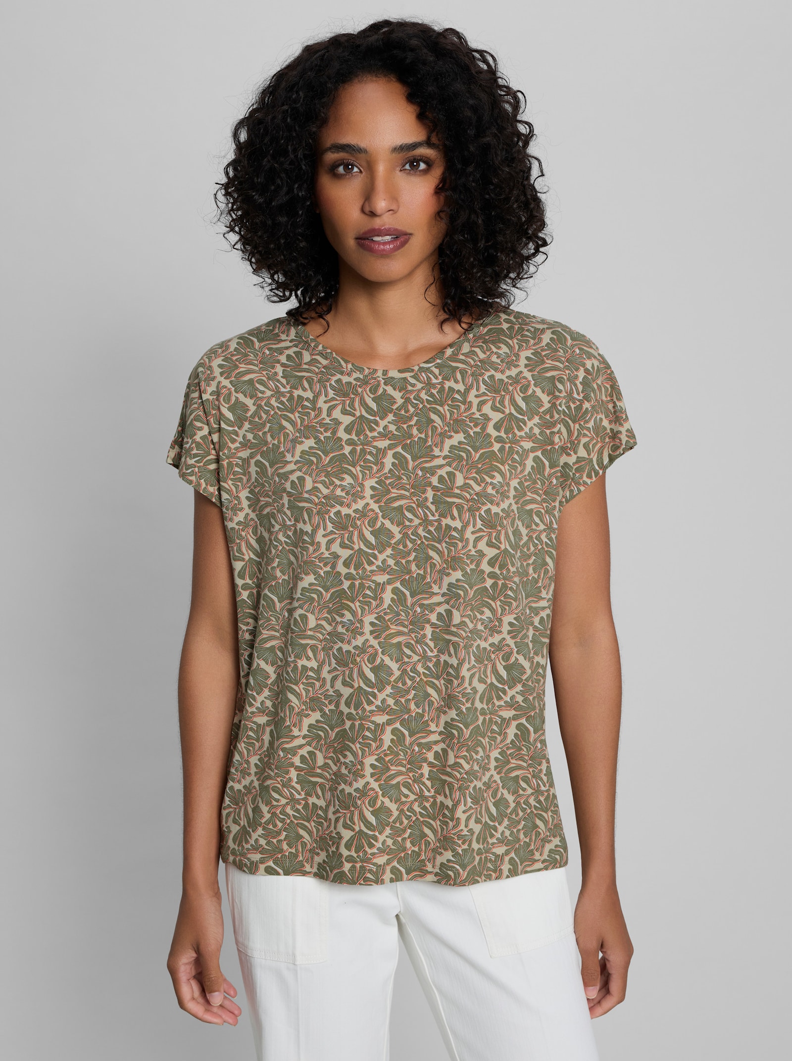 heine Kurzarmshirt mit Blätter-Print - khaki-sand-bedruckt