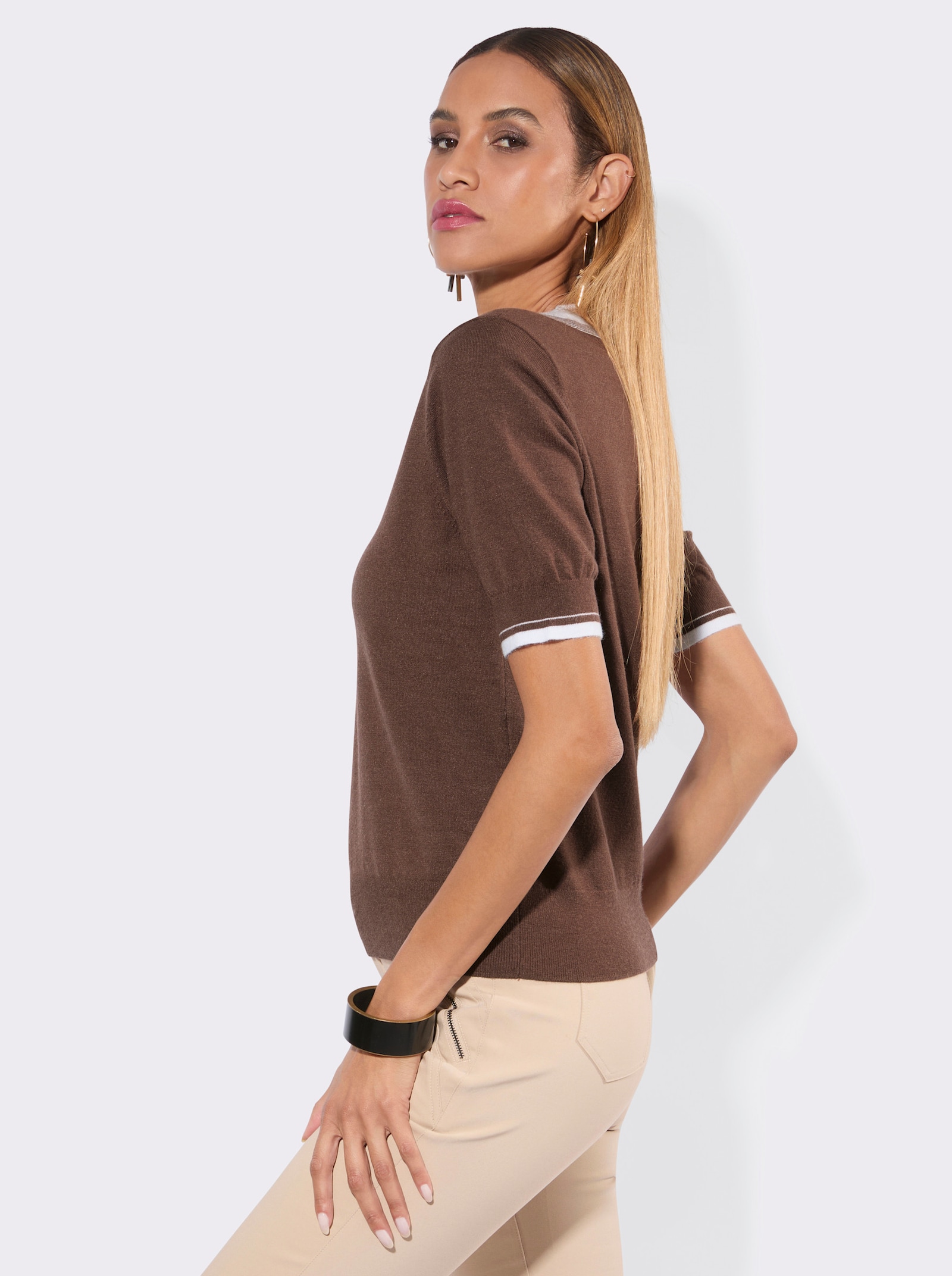 V-Ausschnitt-Pullover in Feinstrick-Qualität - schoko-ecru