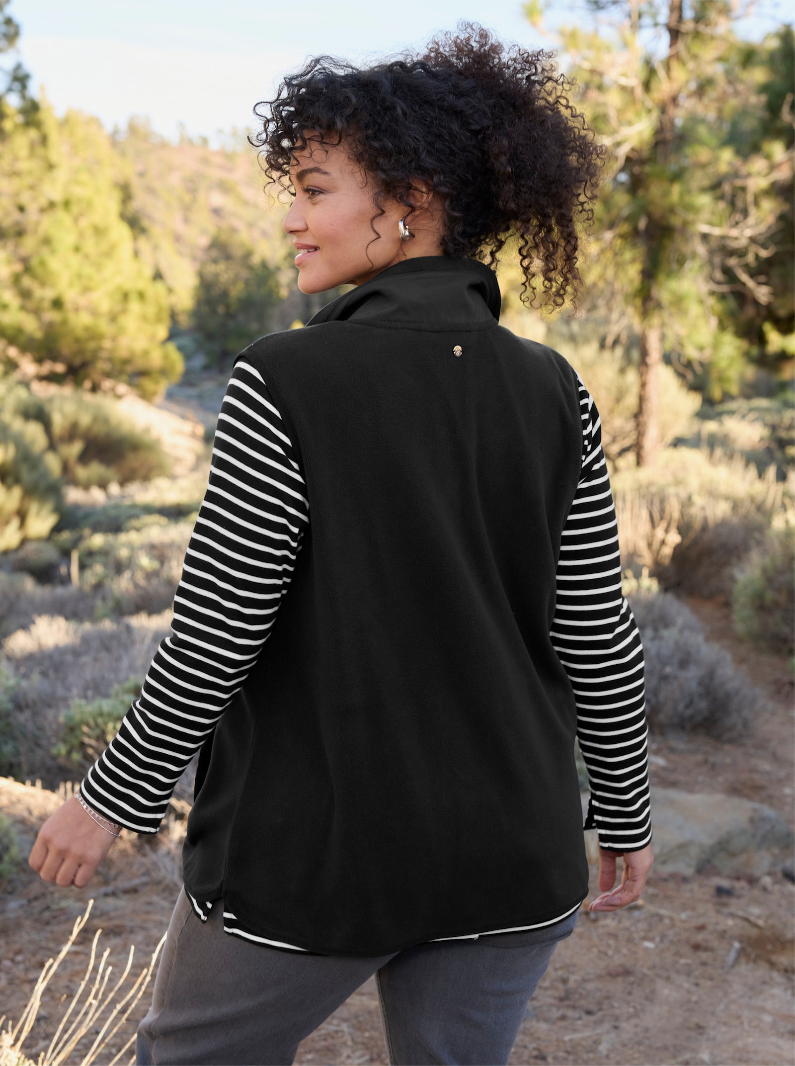 sheego Fleeceweste mit weiten Armlöchern - schwarz