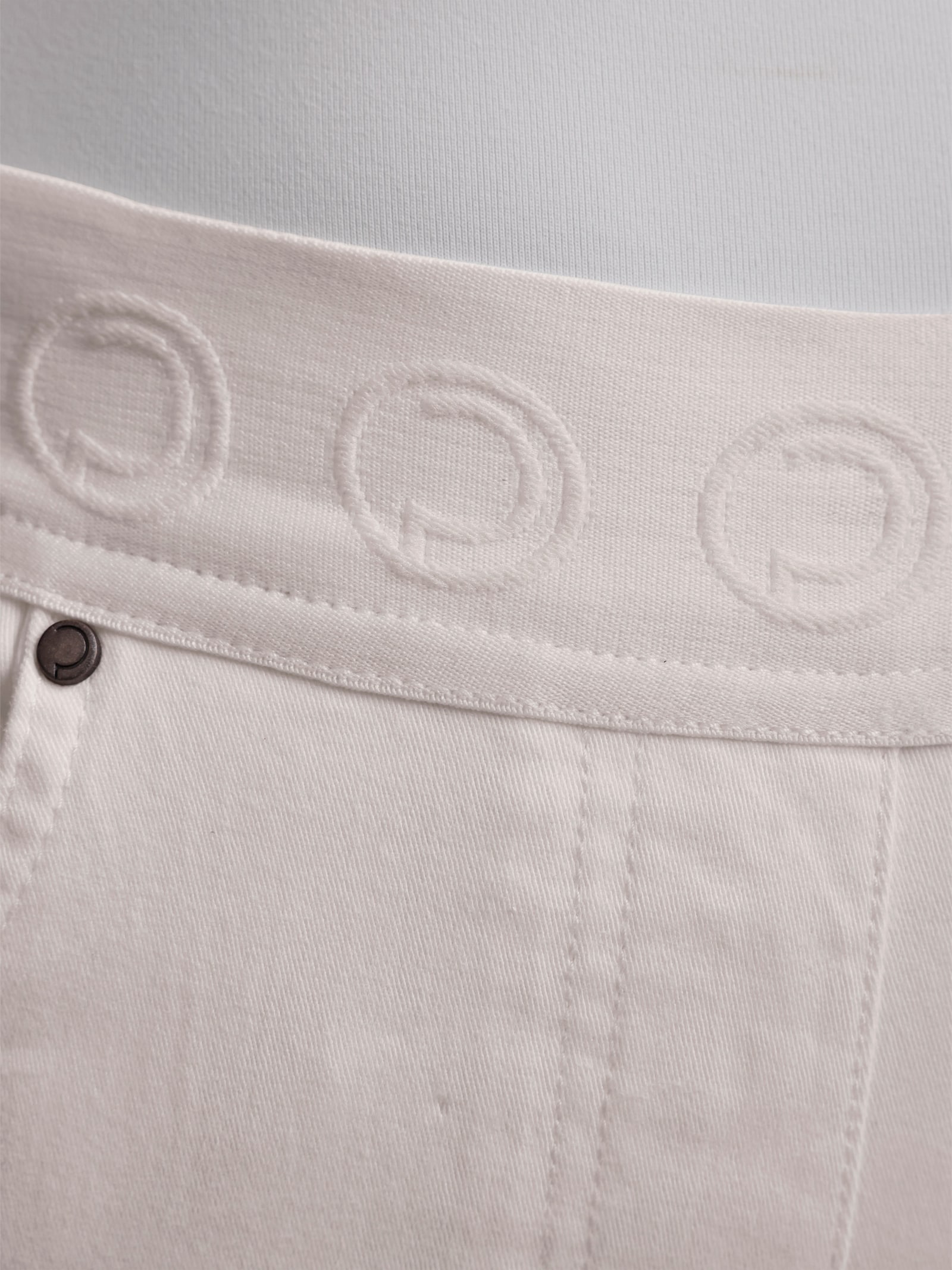 CREATION L PREMIUM Schlupfjeans mit CLP-Schriftzug rundum - ecru