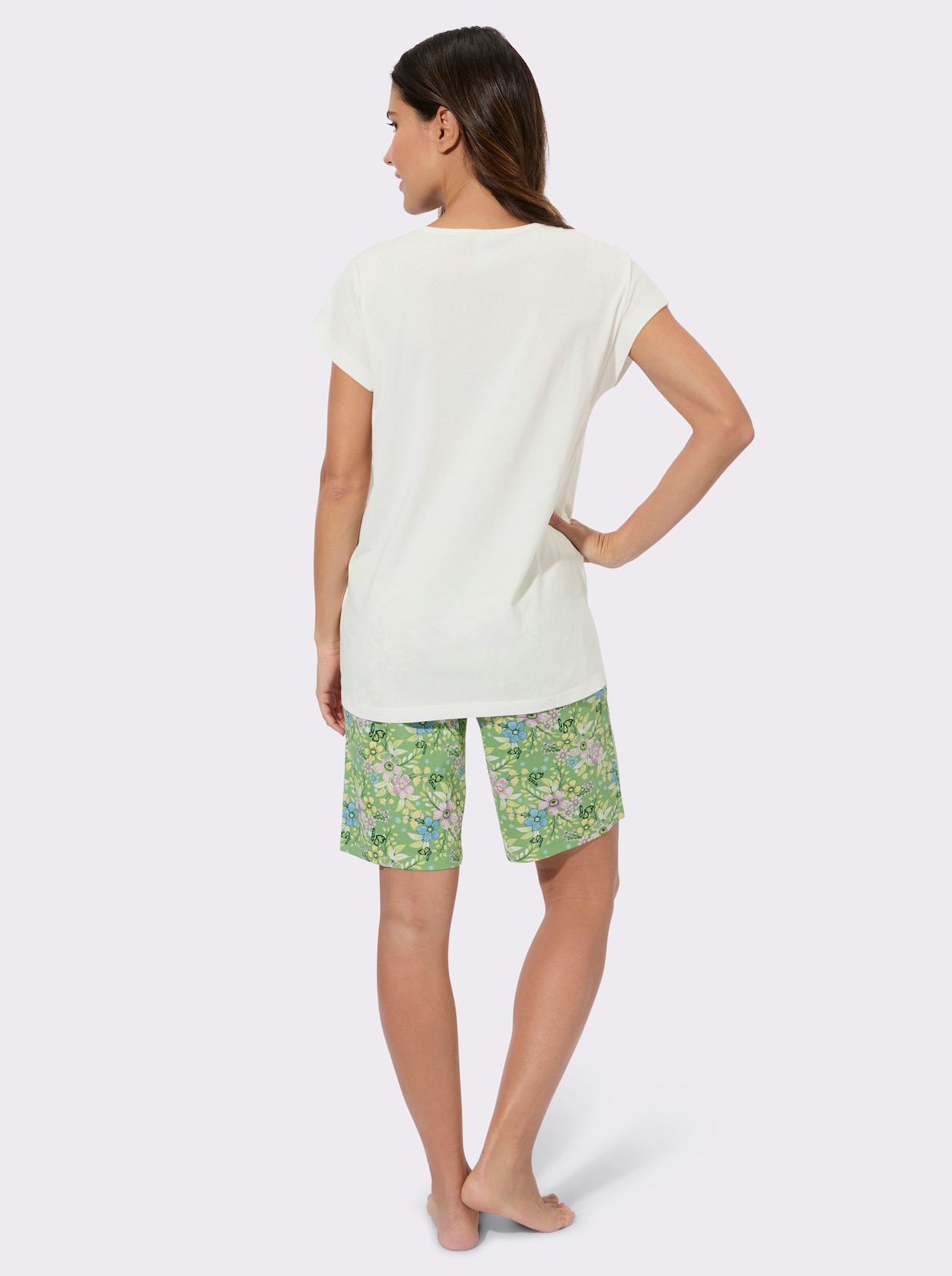 Kortärmad pyjamas i blommönster - ecru-eukalyptus, med tryck