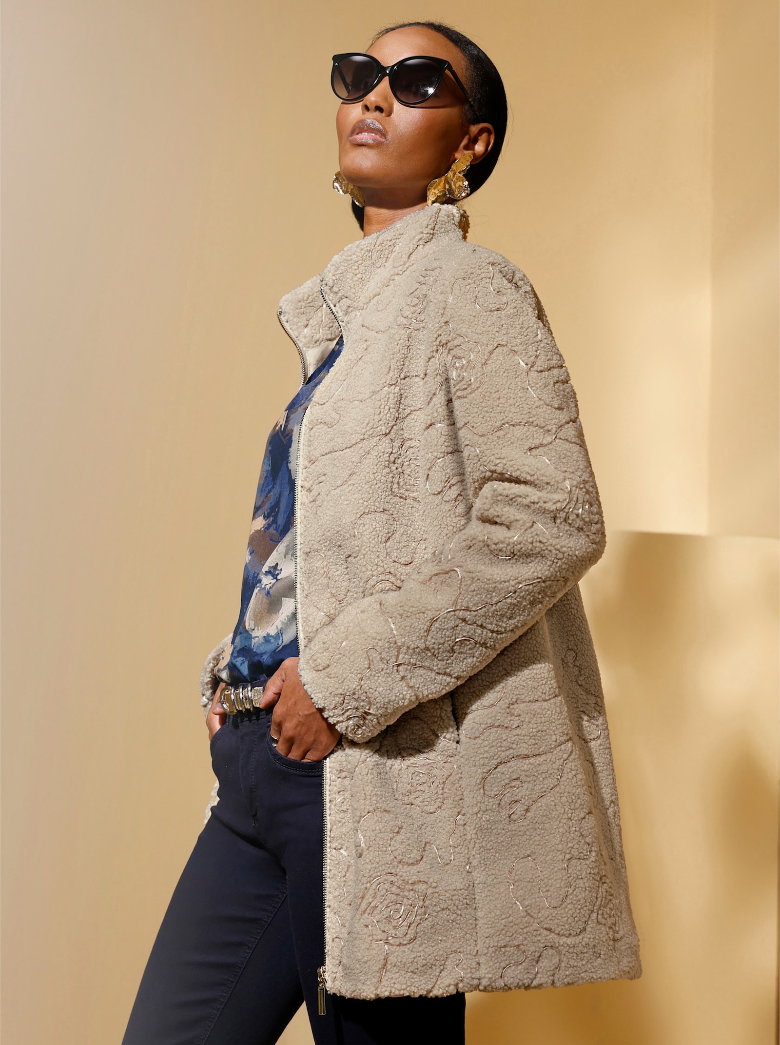 Mainpol Fellimitatjacke mit Stehkragen, A-Form - sand