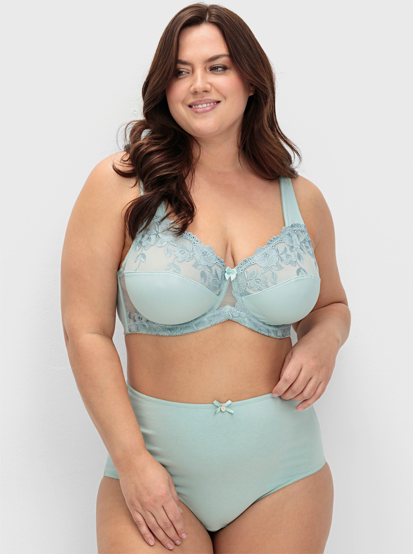 sheego Bügel-BH mit leicht transparenter Spitze - kalkmint