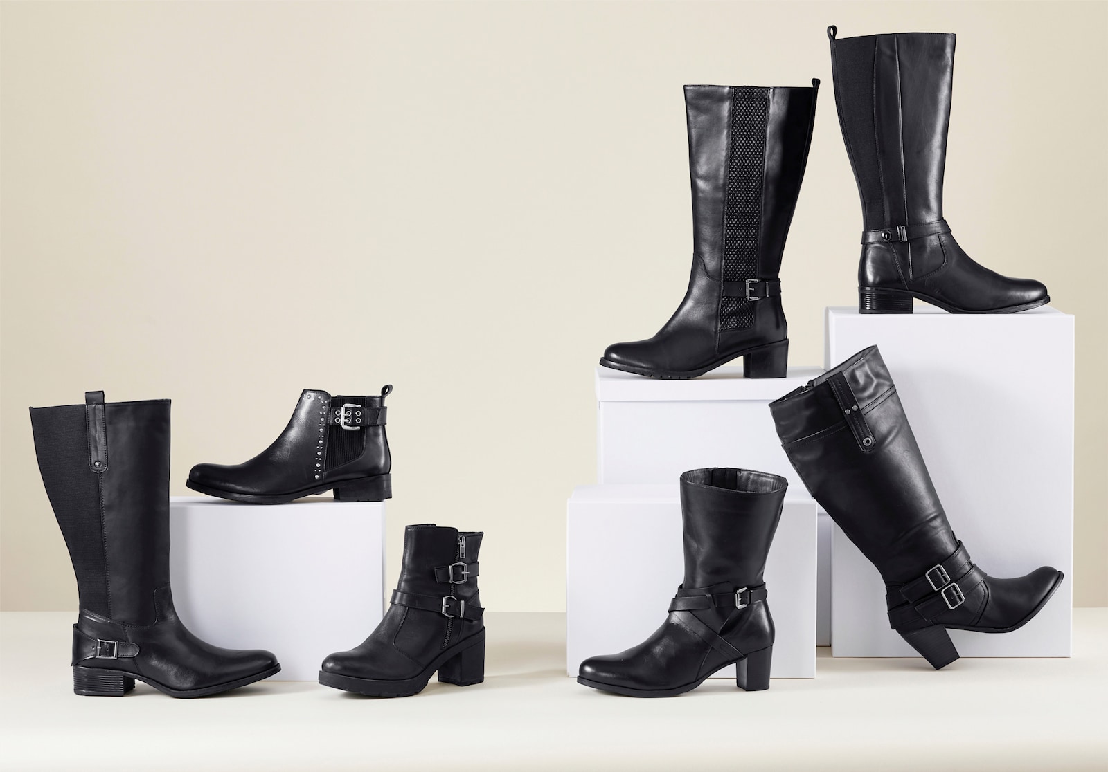 sheego Weitschaftstiefel mit Zierschnalle - schwarz