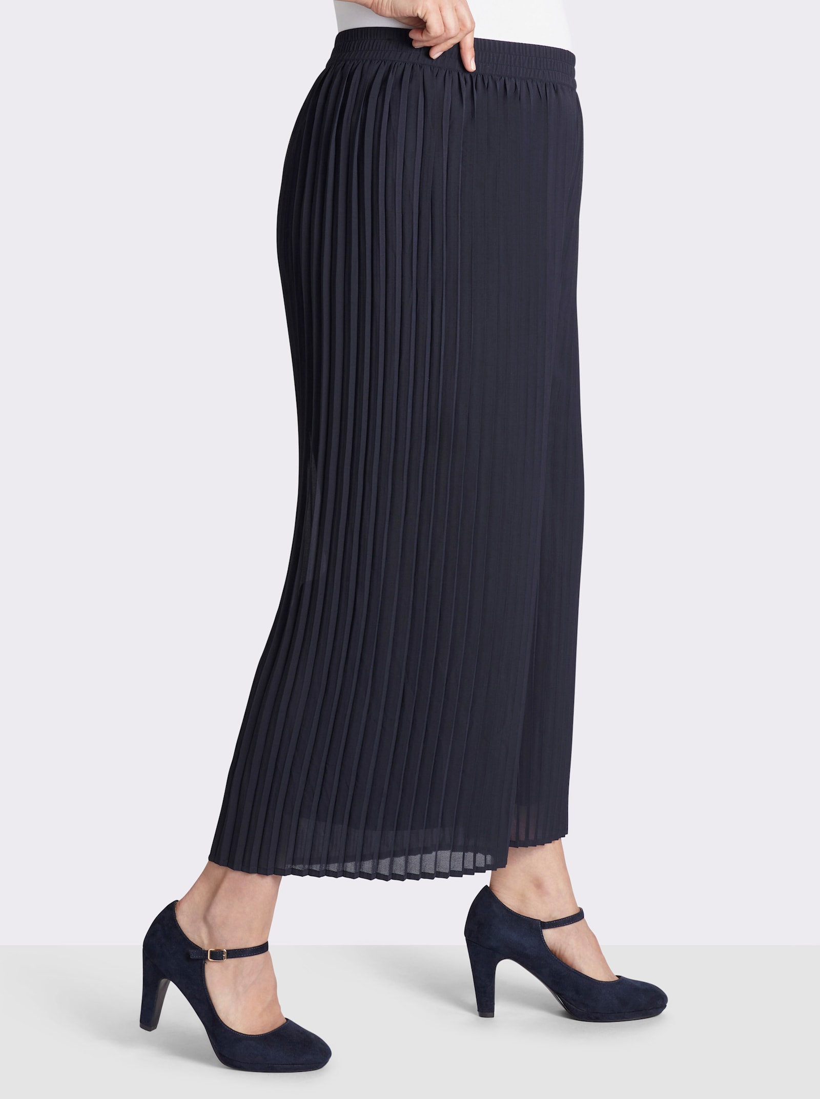 sheego 7/8-Hose aus fließender Plissee-Qualität - tiefblau