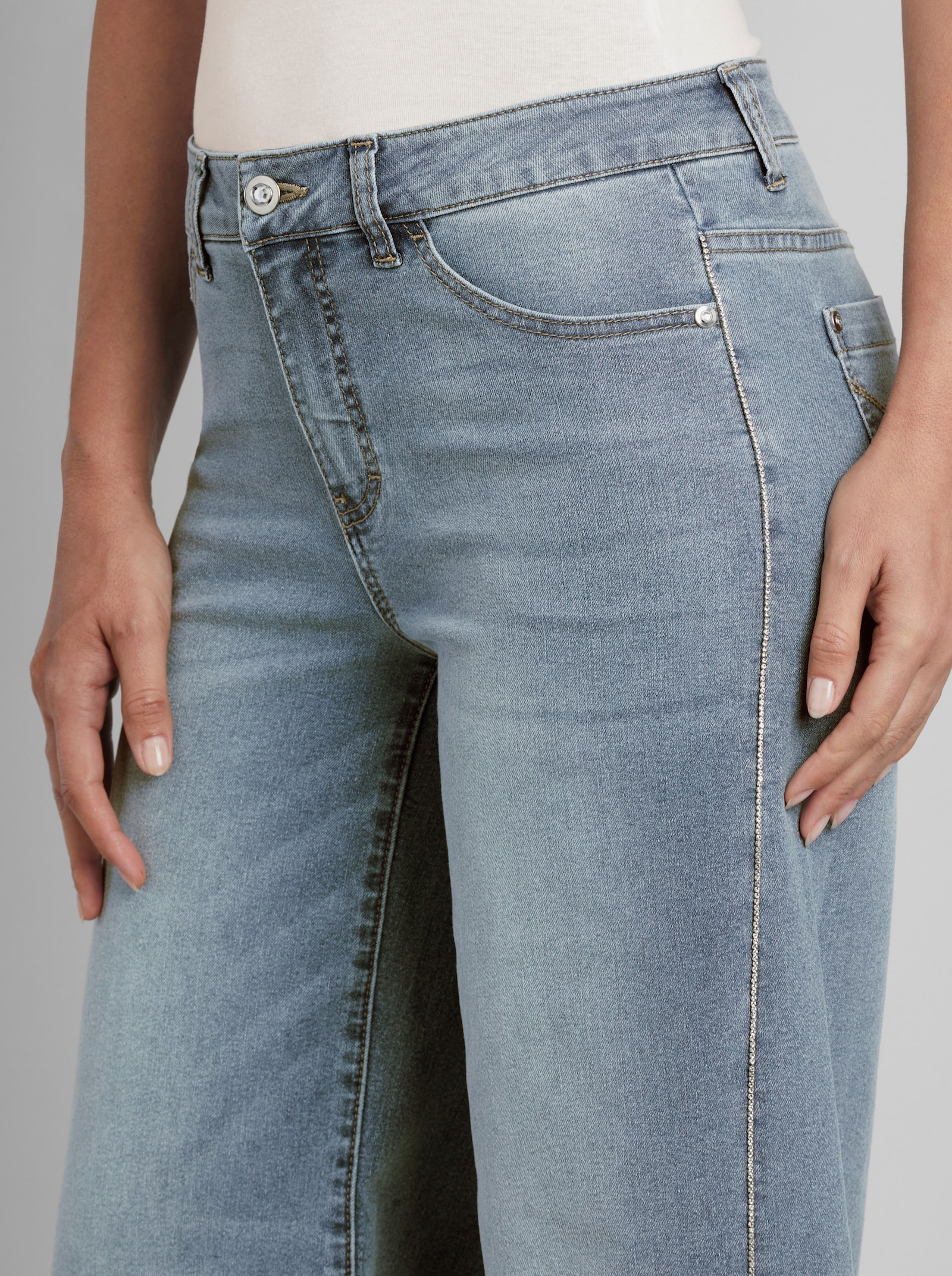 heine 5-Pocket-Jeans mit Glitzersteinchen - blue-bleached