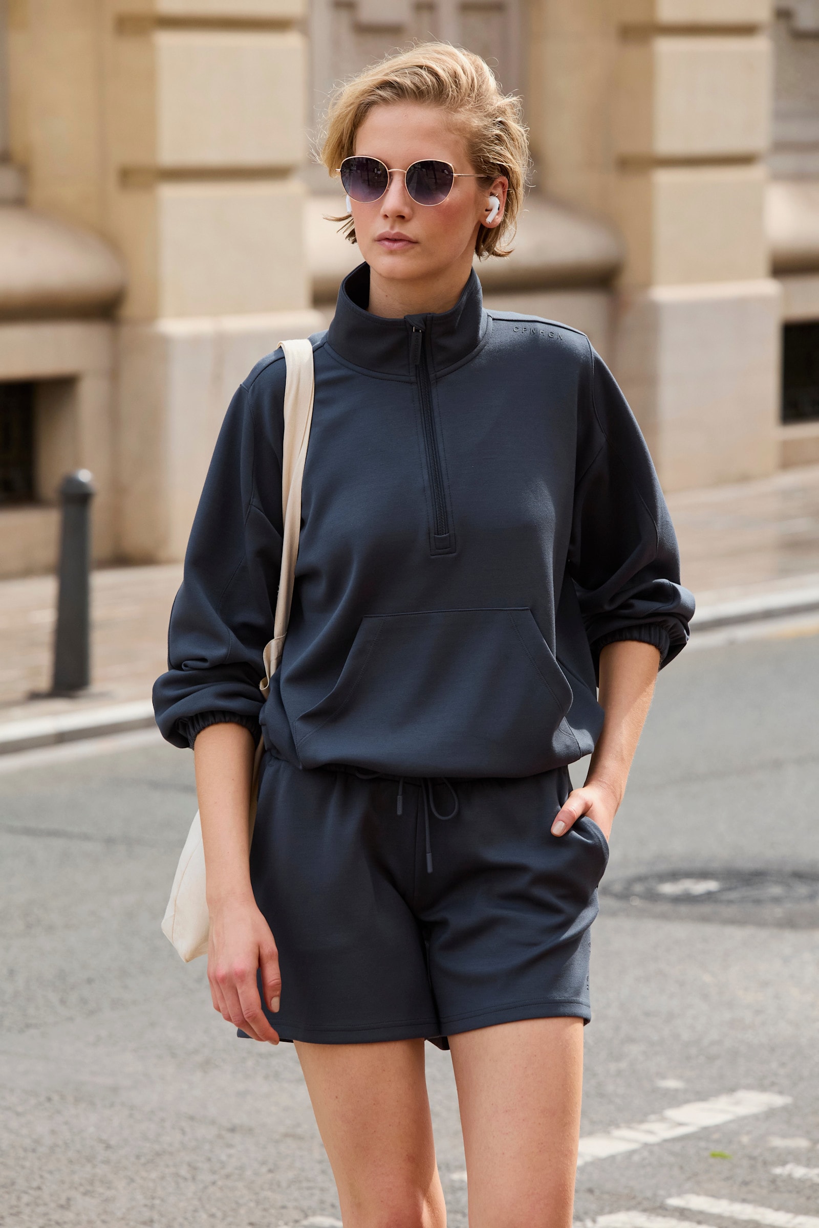 Copenhagen Studios Sweatshorts - dunkelgrau