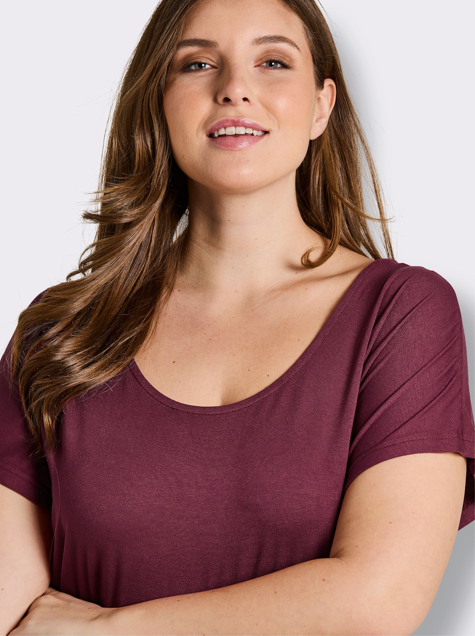 sheego Shirt mit gehäkelter Spitze hinten - bordeaux