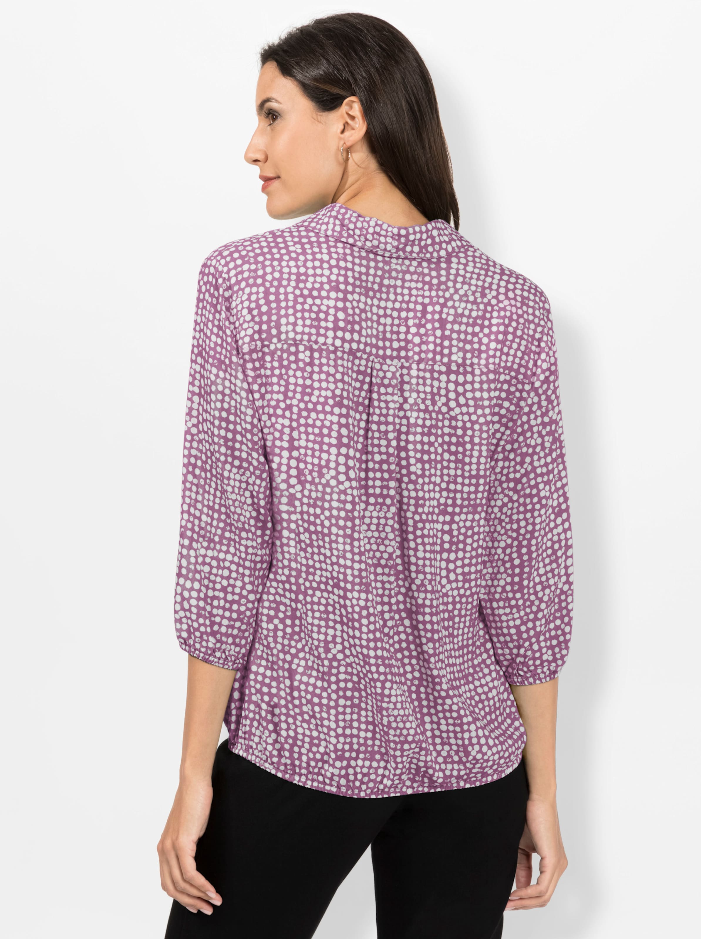 Bedruckt günstig Kaufen-Bluse in violett-weiß-bedruckt von heine. Bluse in violett-weiß-bedruckt von heine <![CDATA[Minimal-Muster sind ein Muss! Mit dieser allover bedruckten Bluse sind Sie immer schick angezogen. Mit offenem Hemdkragen und schimmernden Knöpfen an de