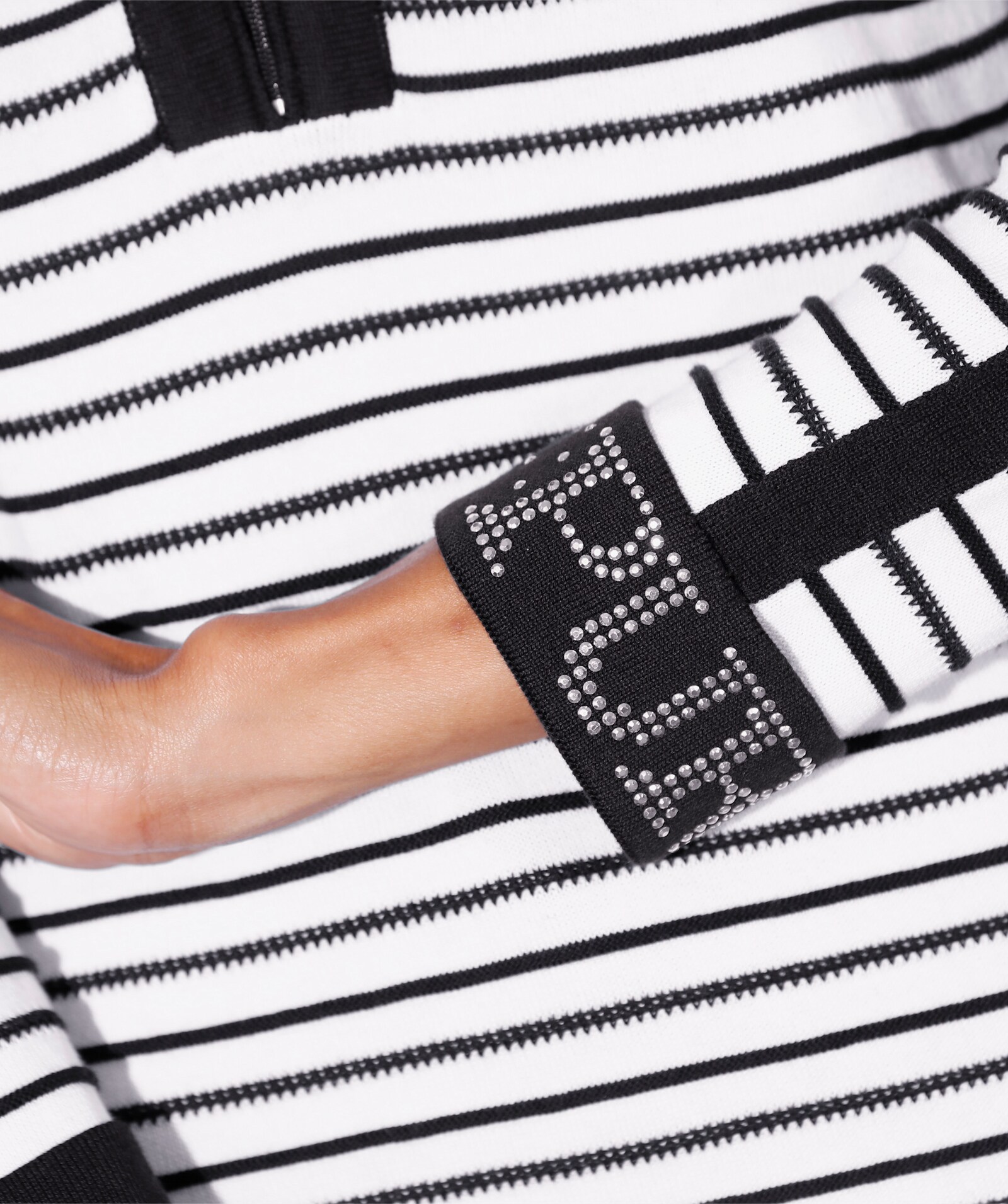 3/4 Arm-Pullover in 3D-Optik - schwarz-weiß-geringelt