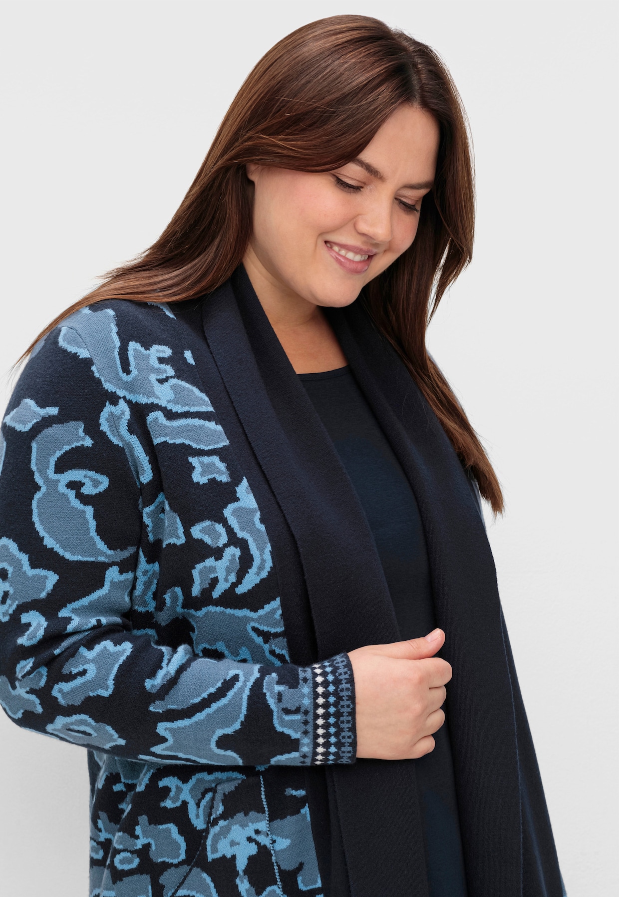 sheego Lang gebreid vest - diepblauw gedessineerd