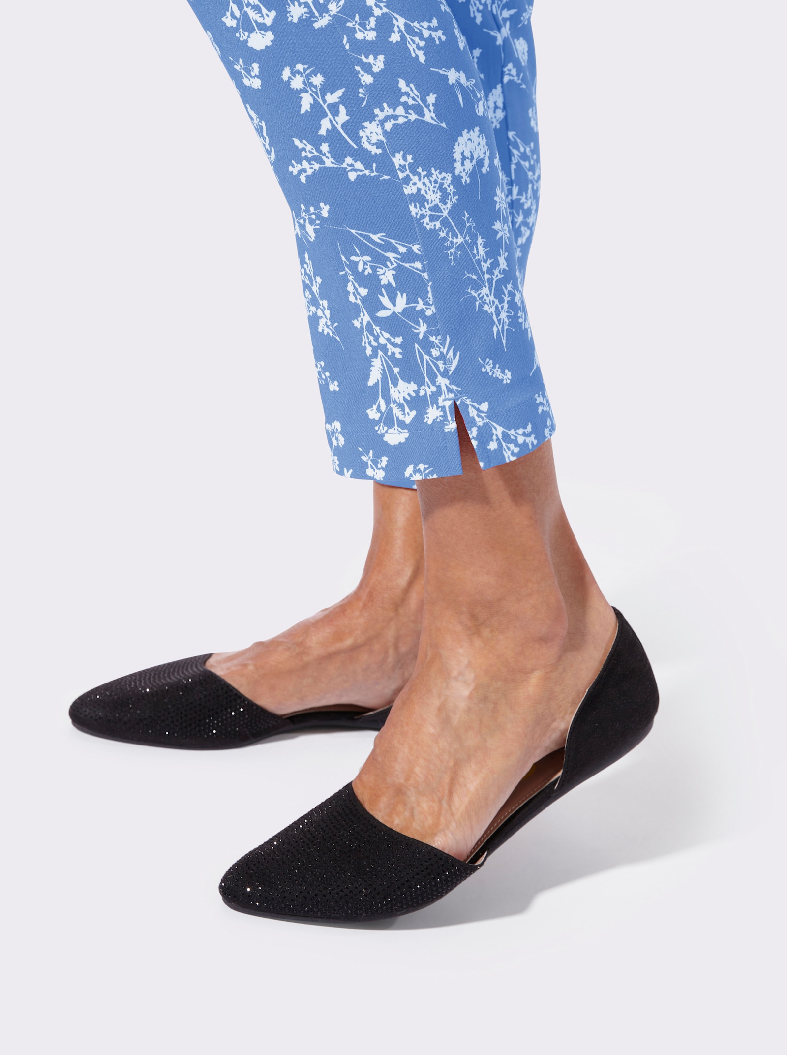 Bengalinhose mit floralem Druck - himmelblau-ecru-bedruckt