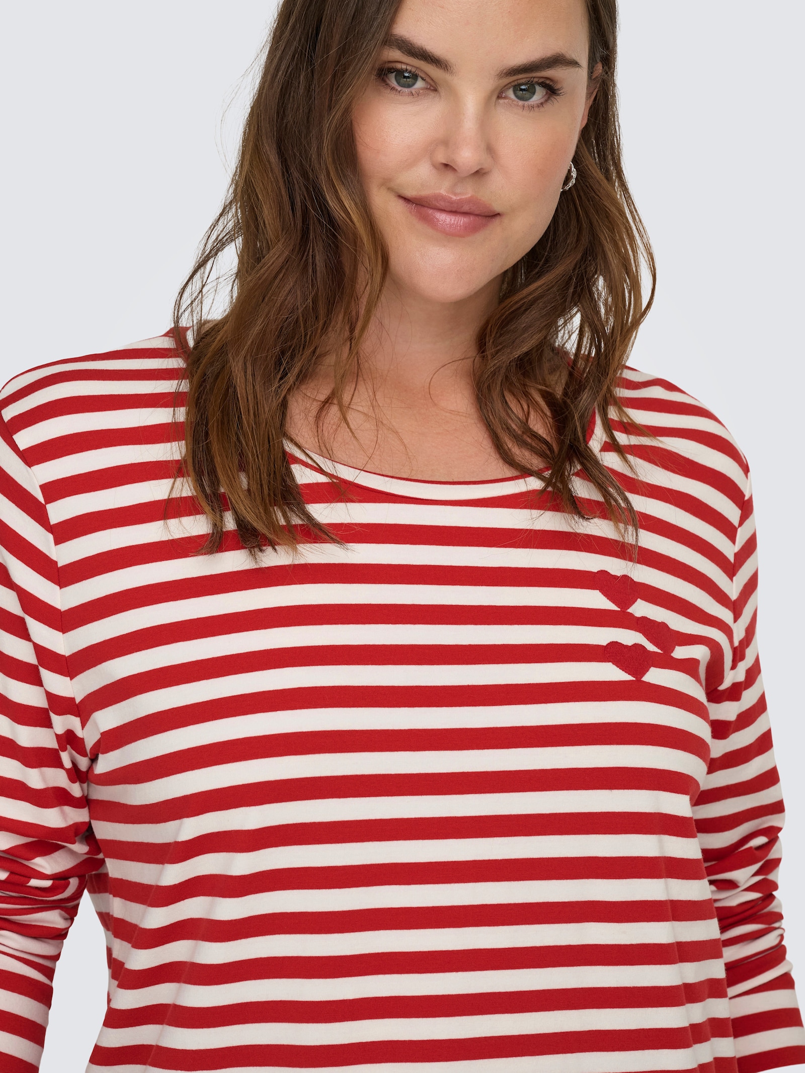 ONLY CARMAKOMA Langarmshirt - barbados cherry stripes:cloud dancer/ w. emb. hearts