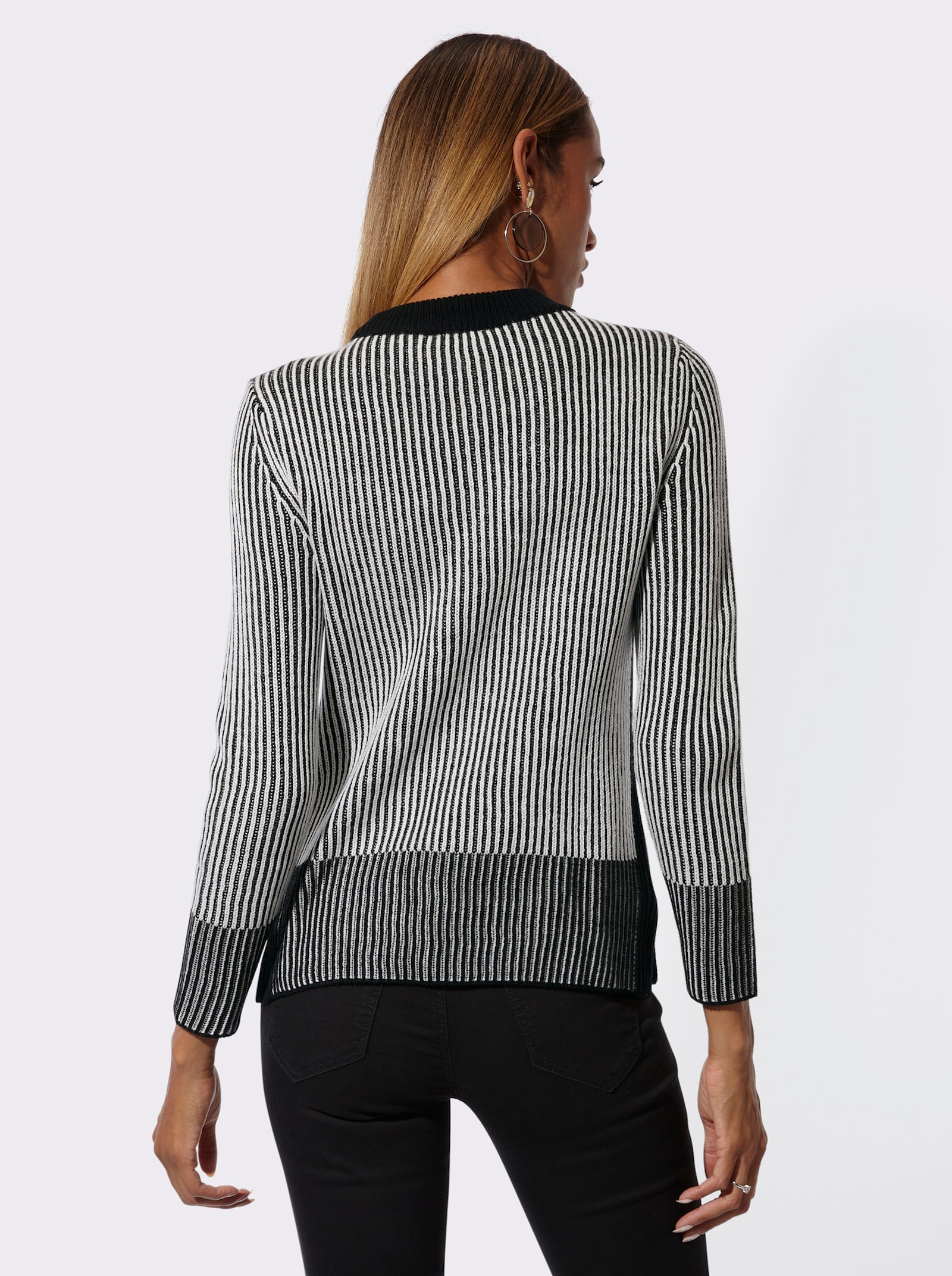 Rundhalspullover im modernen Rippenstrick - ecru-schwarz