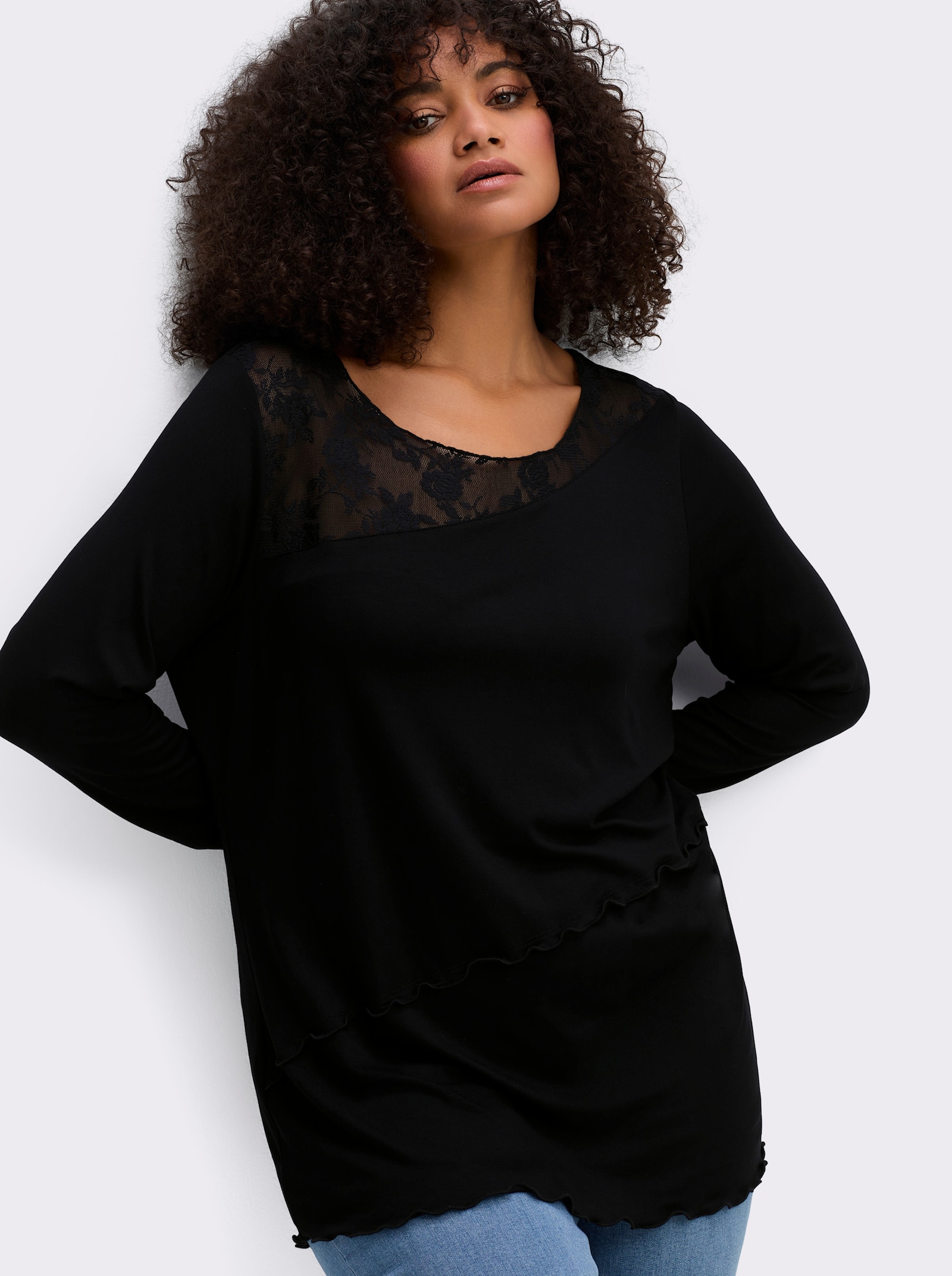 sheego by Joe Browns Langarmshirt mit schräg verlaufenden Kanten - schwarz