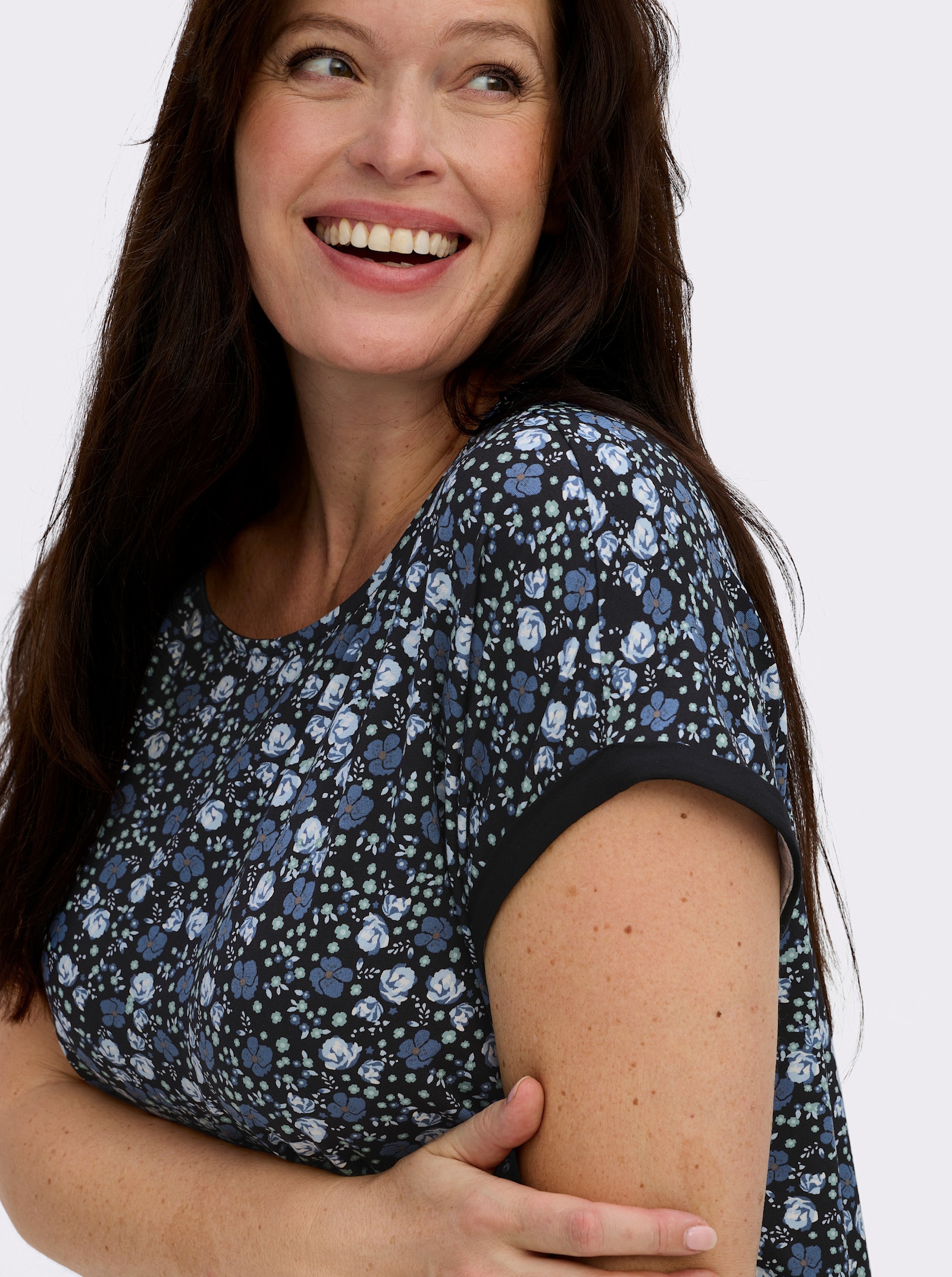 Kurzarmshirt mit Bindeband am Saum - jeansblau-schwarz-bedruckt