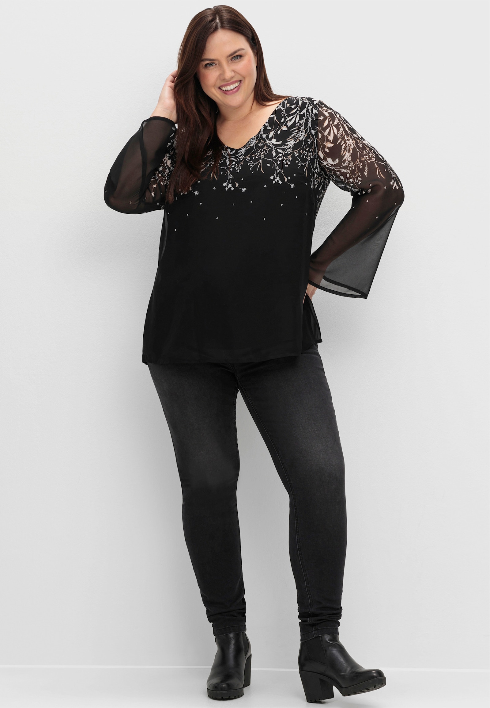 sheego Chiffonbluse mit grafischem Print - schwarz-weiß gemustert