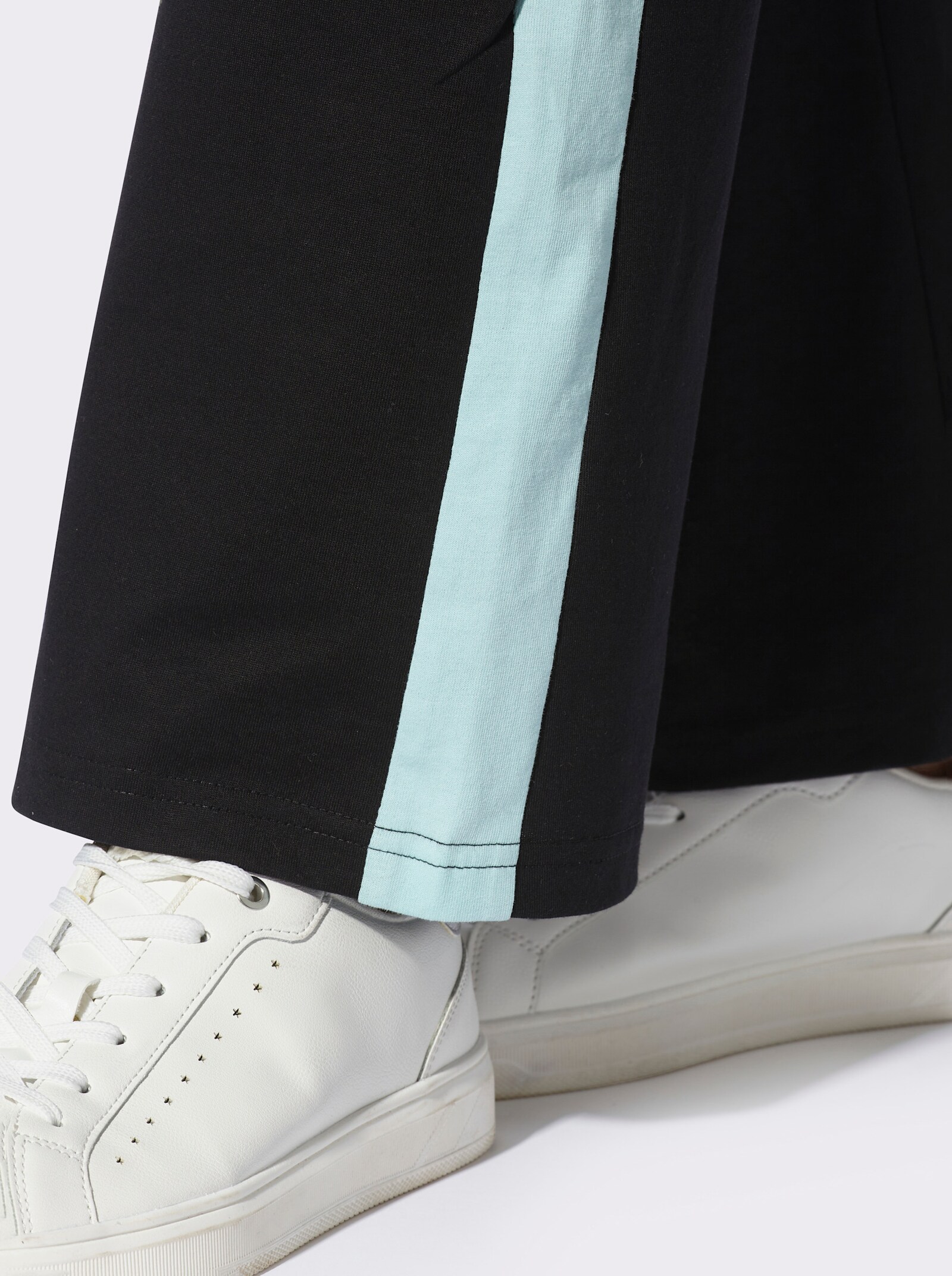 Freizeithose mit kontrastfarbenen Galonstreifen - schwarz-mint