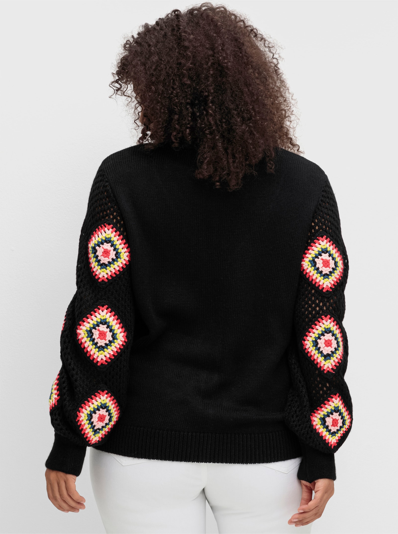 sheego by Joe Browns Strickjacke mit Häkel-Patches - schwarz