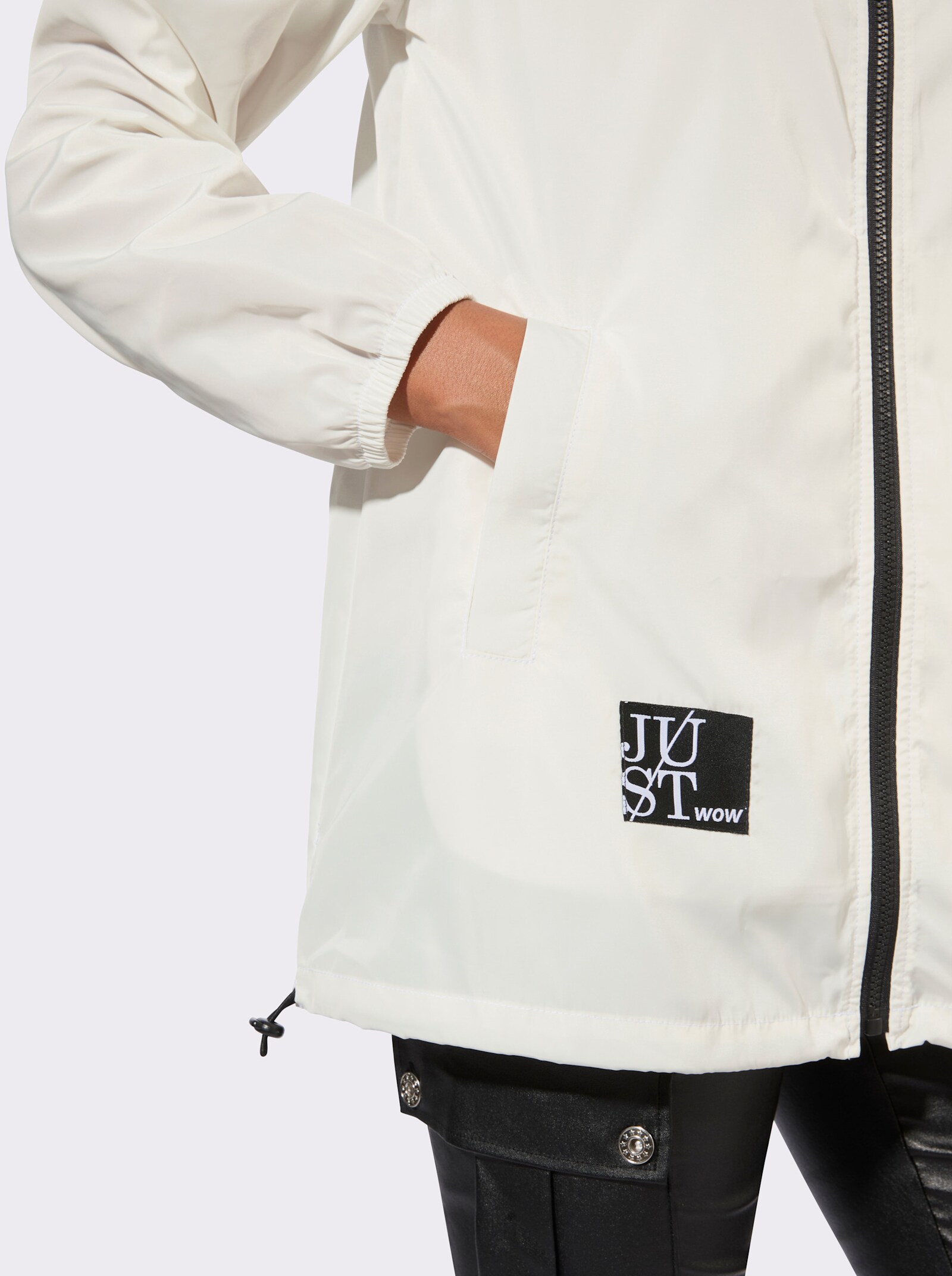 Kapuzenjacke mit Schriftzug im Comic-Stil - ecru