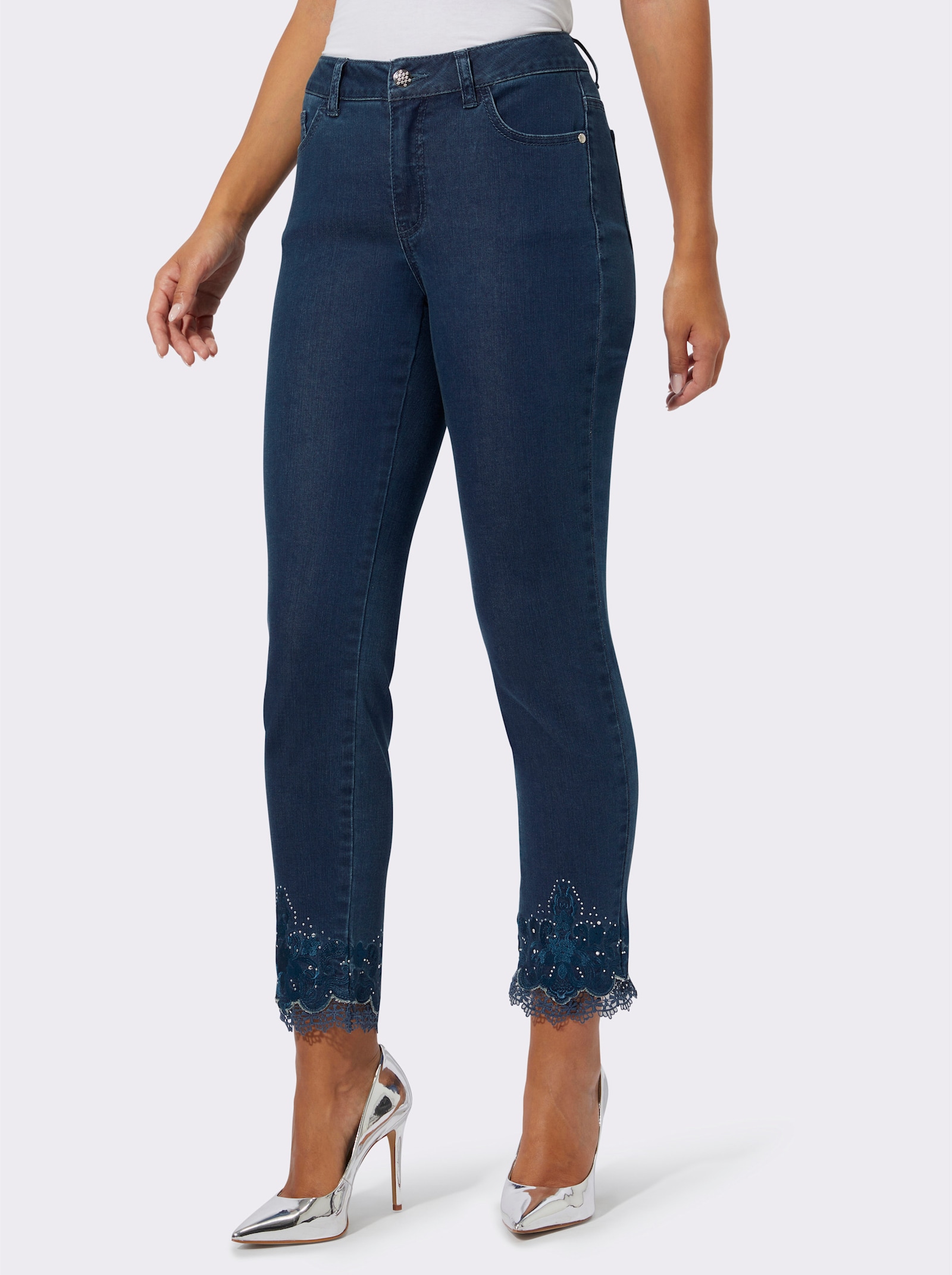 Jeans mit Spitzenabschluss und Glitzersteinchen - blue-stone-washed