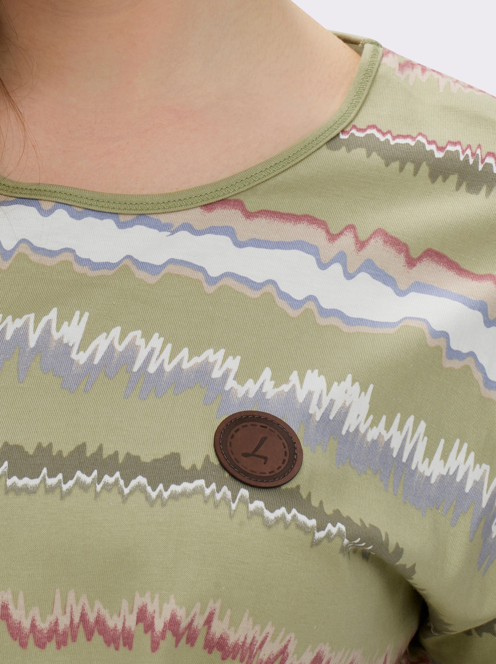 Print-Shirt mit Ziernähten, geringelt - lindgrün-ecru-bedruckt