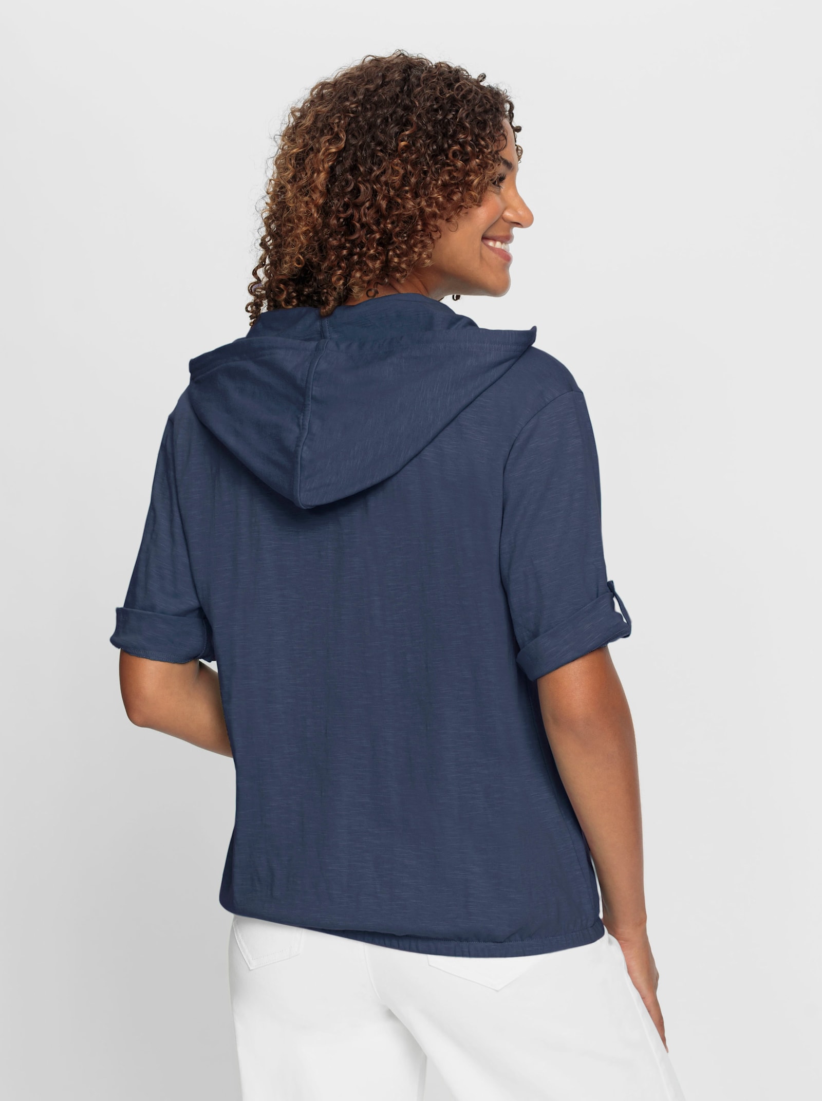 Shirt met capuchon en elastiek in de zoom - donkerblauw/ecru bedrukt