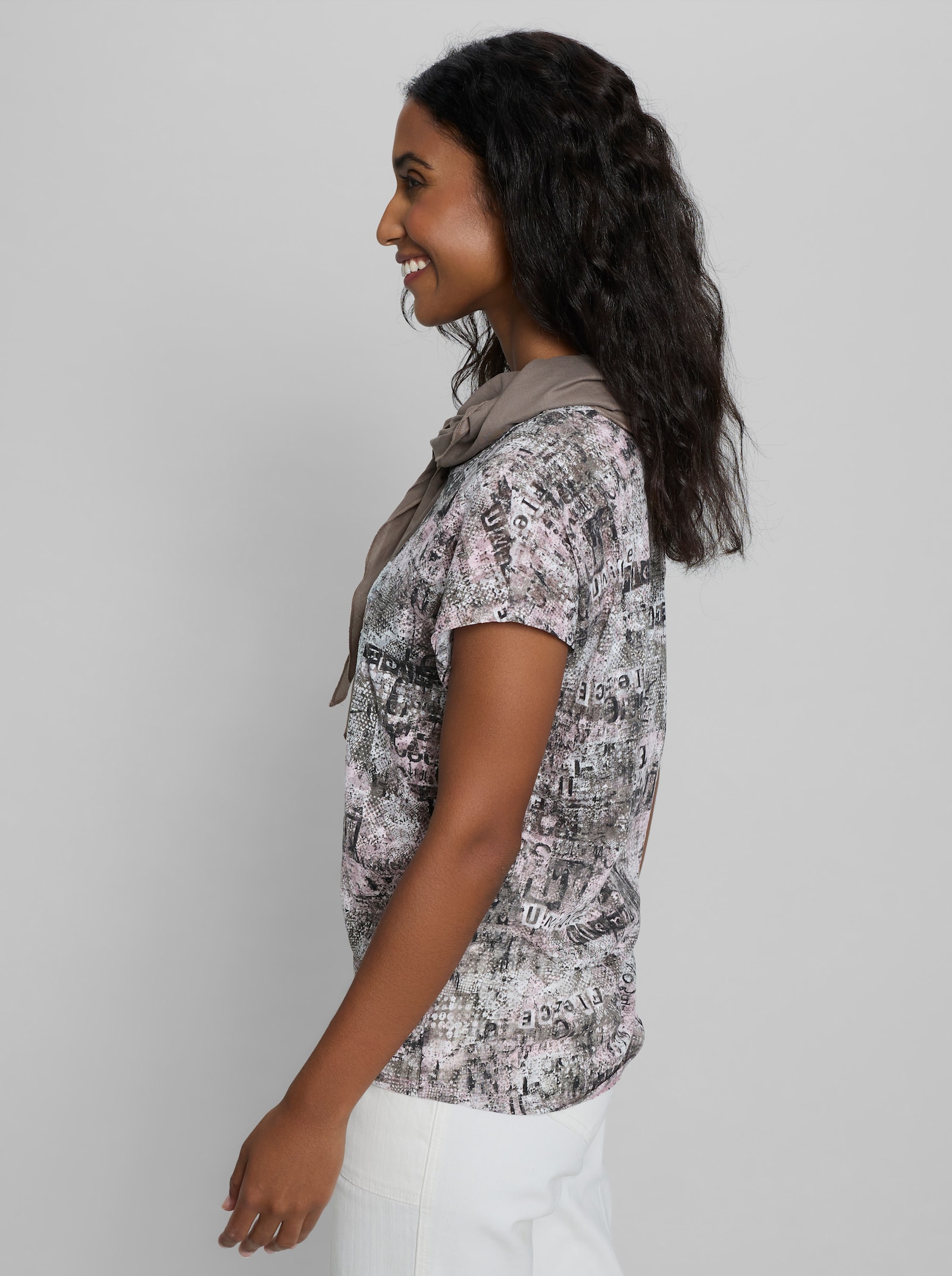 heine Shirt mit Tuch - taupe-ecru-bedruckt