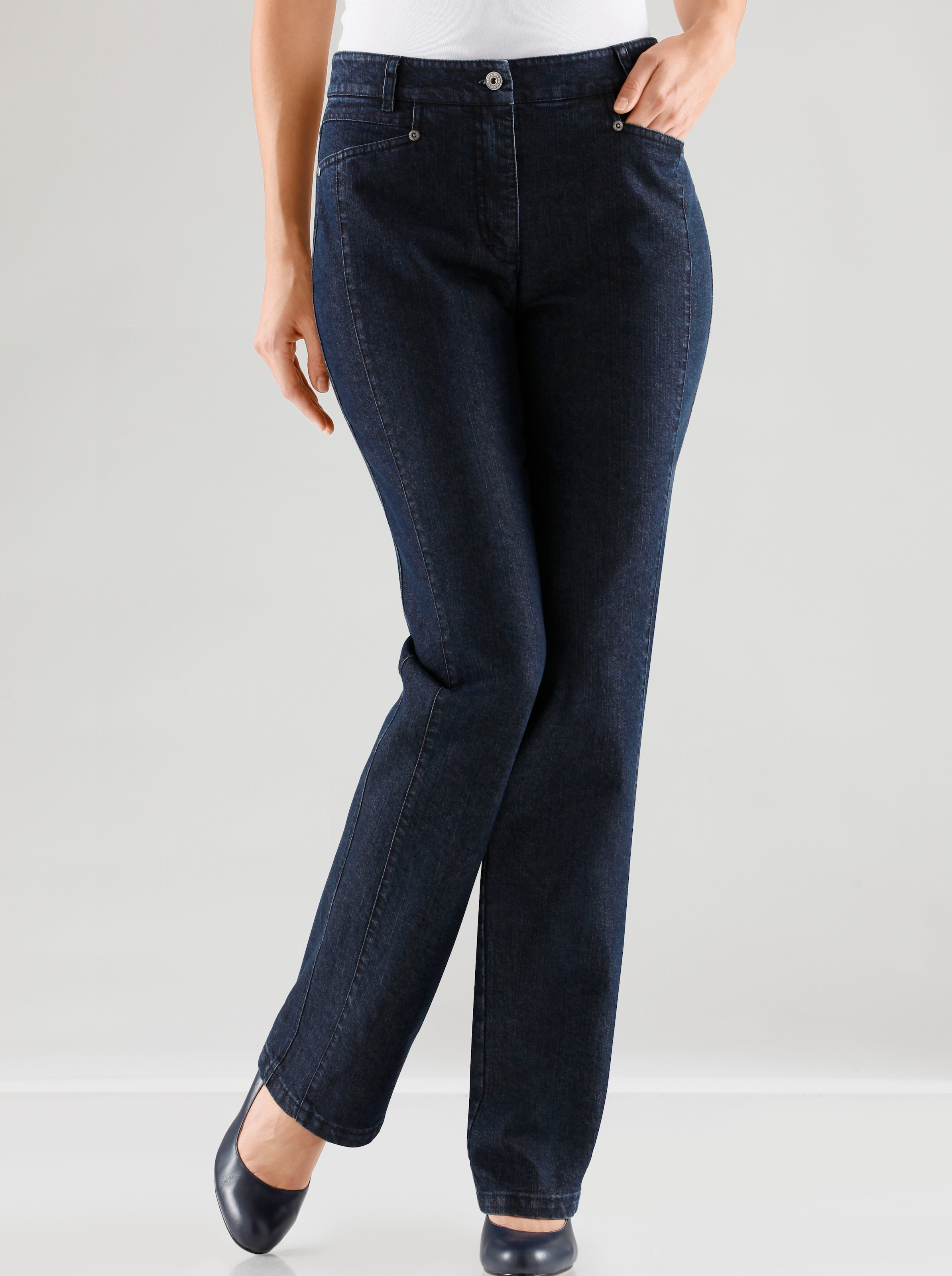 Gerade Jeans mit Bauch-weg-Effekt