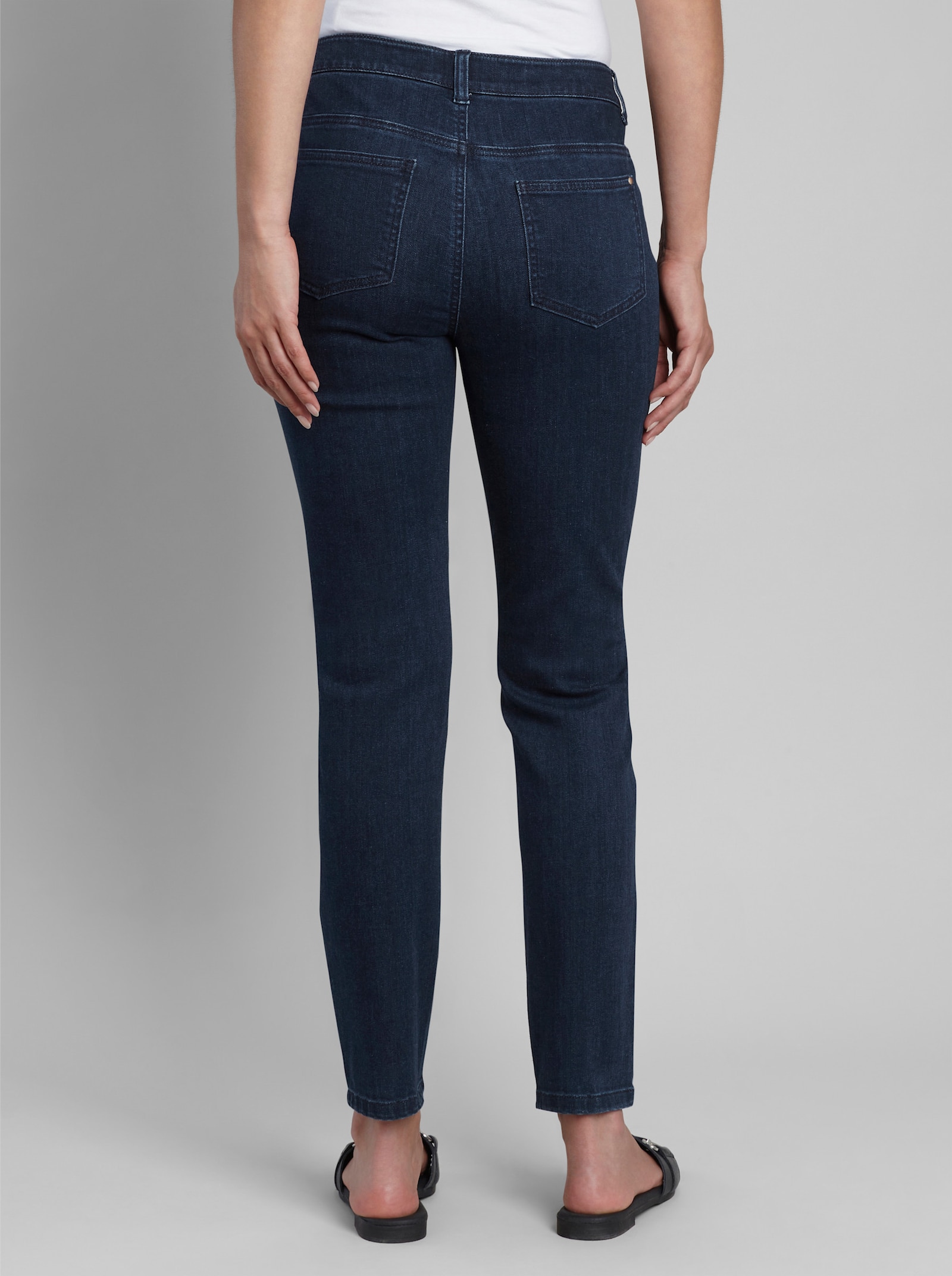 heine 5-Pocket-Jeans mit dezenter Waschung - dark denim