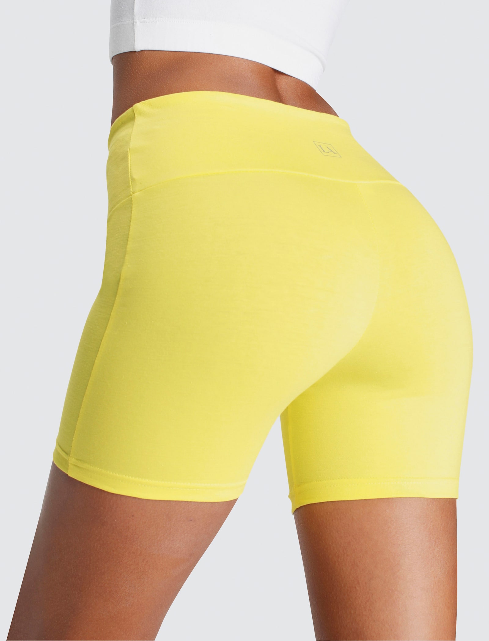 LASCANA Shorts - jaune