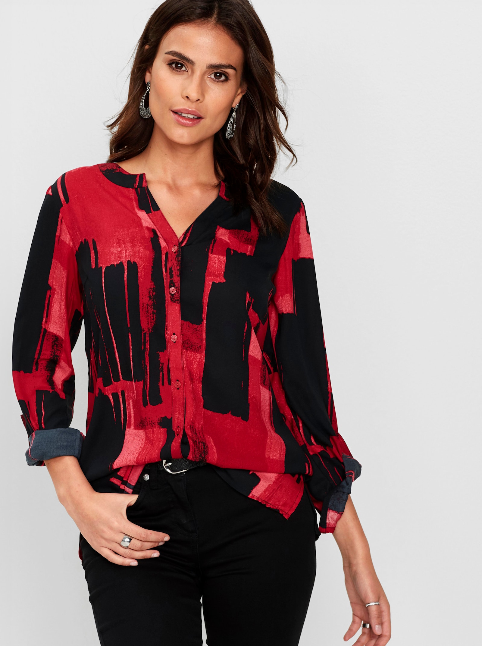 Druckbluse mit Krempelärmeln - schwarz-rot-bedruckt