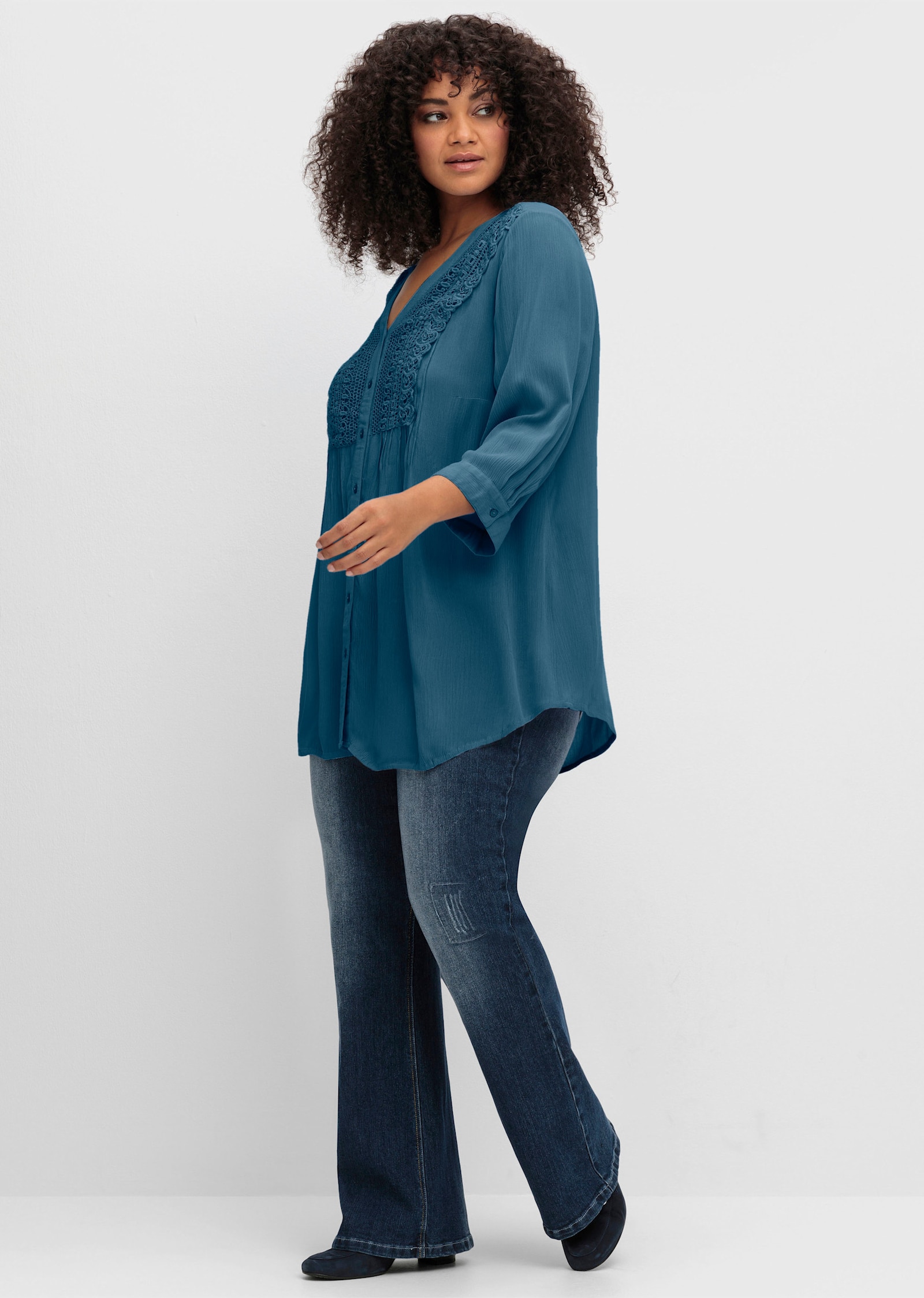 sheego by Joe Browns Crêpebluse mit Biesen und Häkelspitze - topas