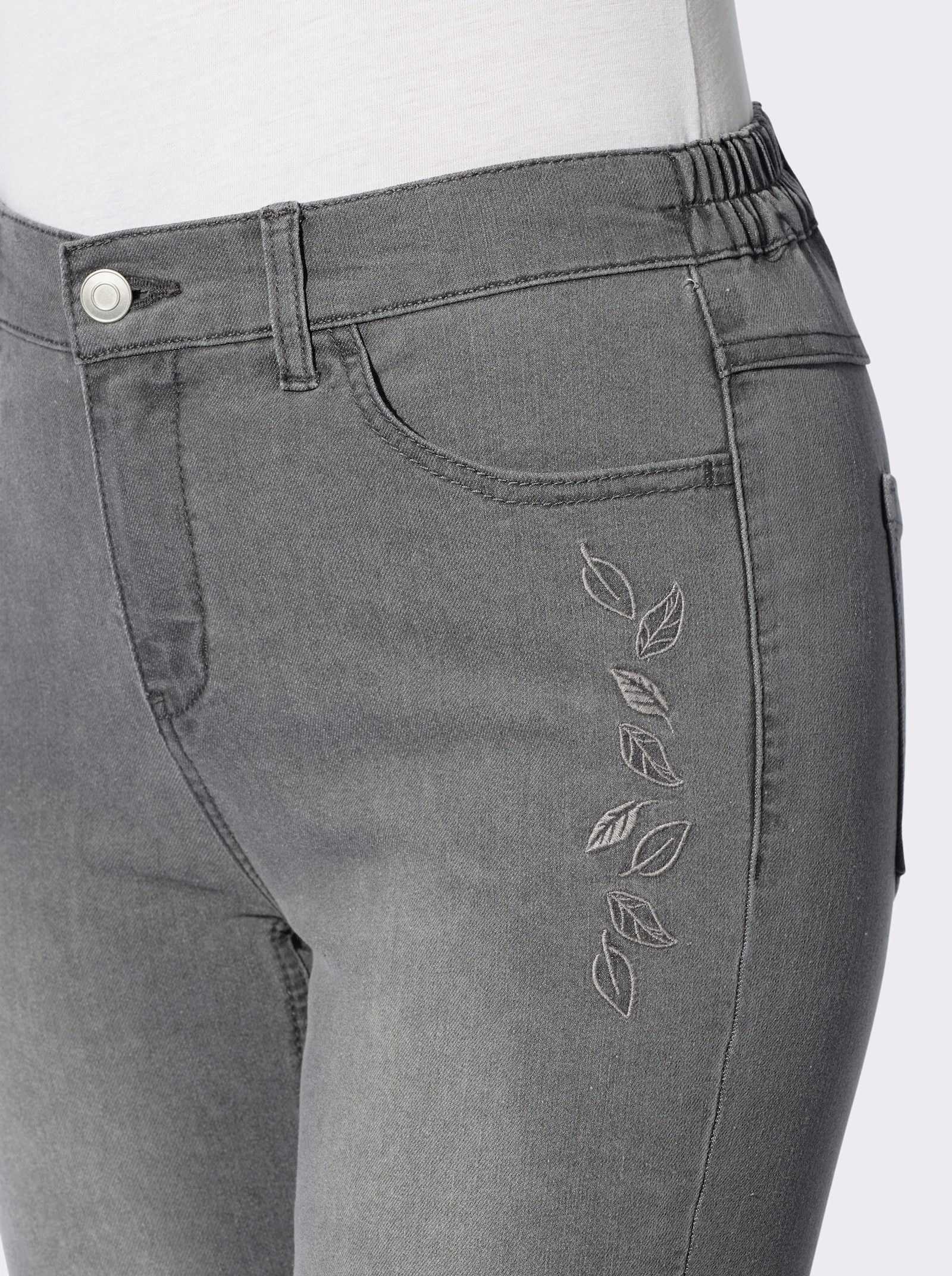 Stretch-Jeans mit ton-in-ton-farbener Stickerei - stone-grey-denim