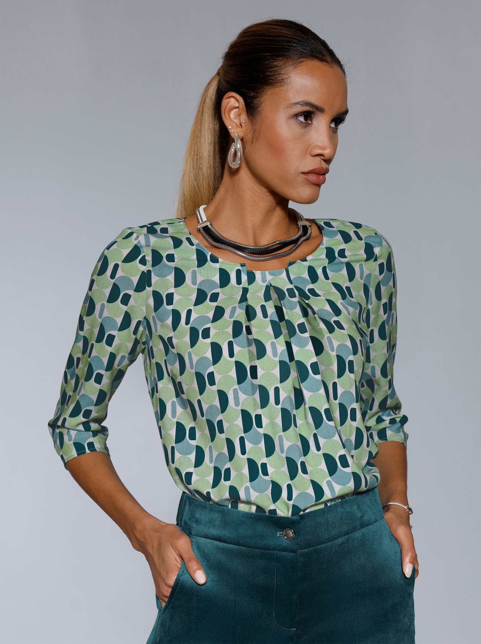 Druckbluse mit Seitenschlitzen - eucalyptus-jade-bedruckt