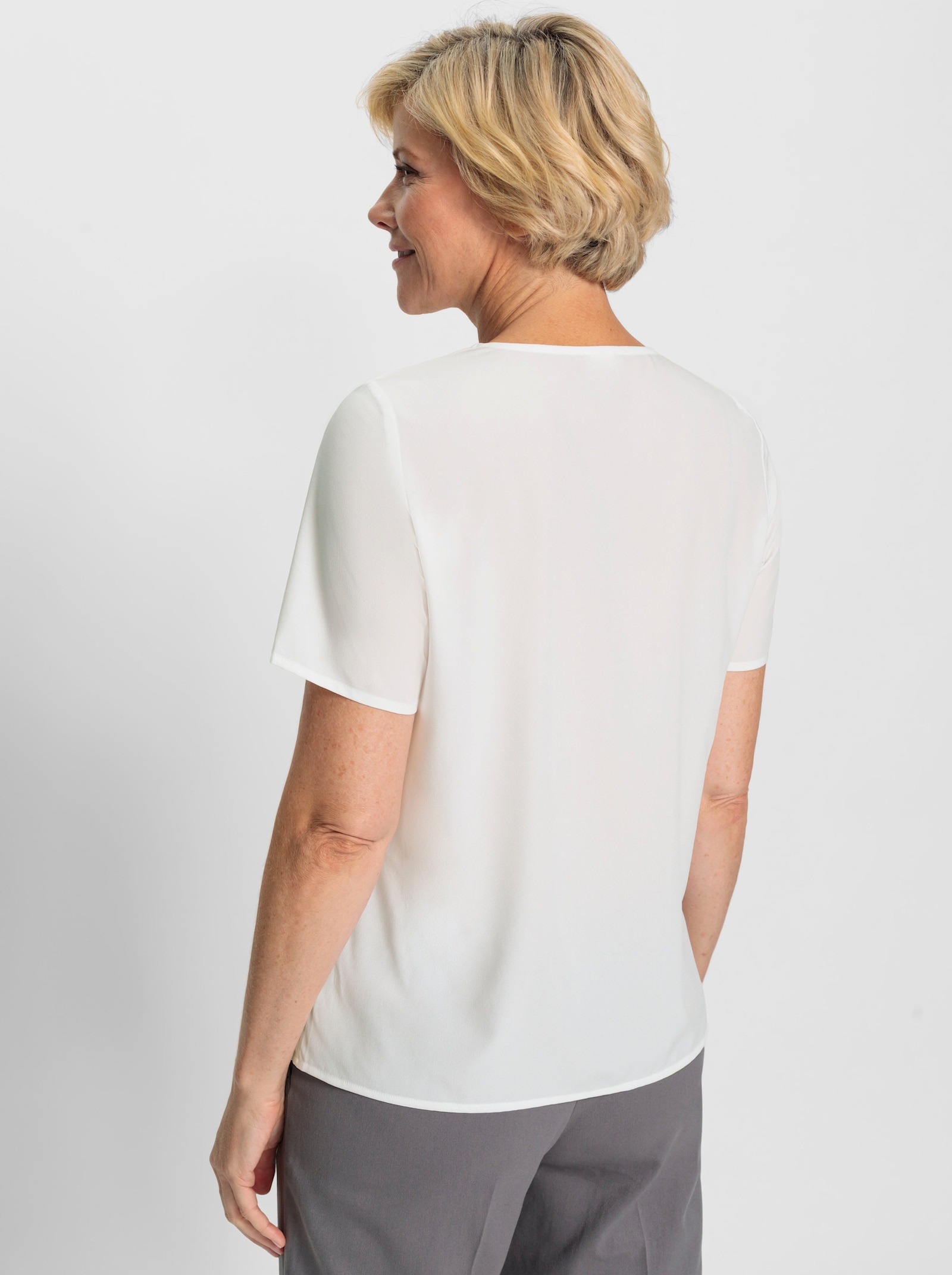 Kurzarmbluse mit Falten am Ausschnitt - ecru