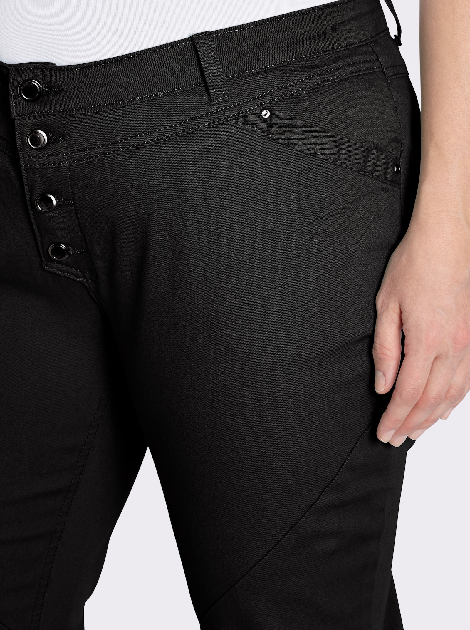 Jeans mit Knopfleiste statt Reißverschluss - schwarz