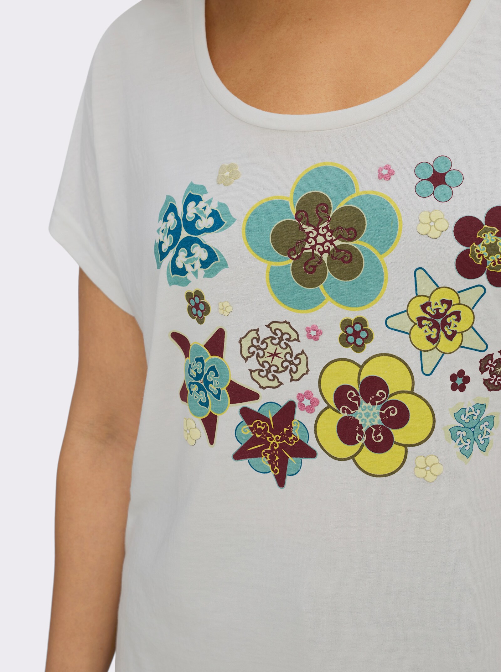 sheego Print-Shirt mit platzierten Blüten - ecru-ozean-bedruckt