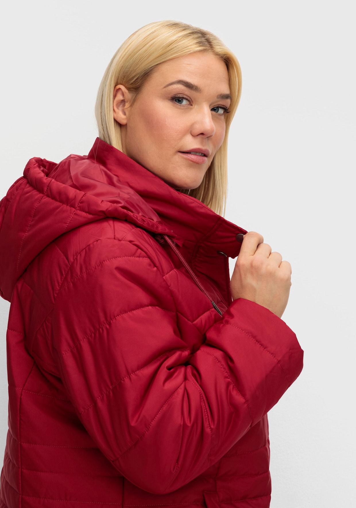 Steppjacke mit seitlichen Druckknöpfen - dunkelrot